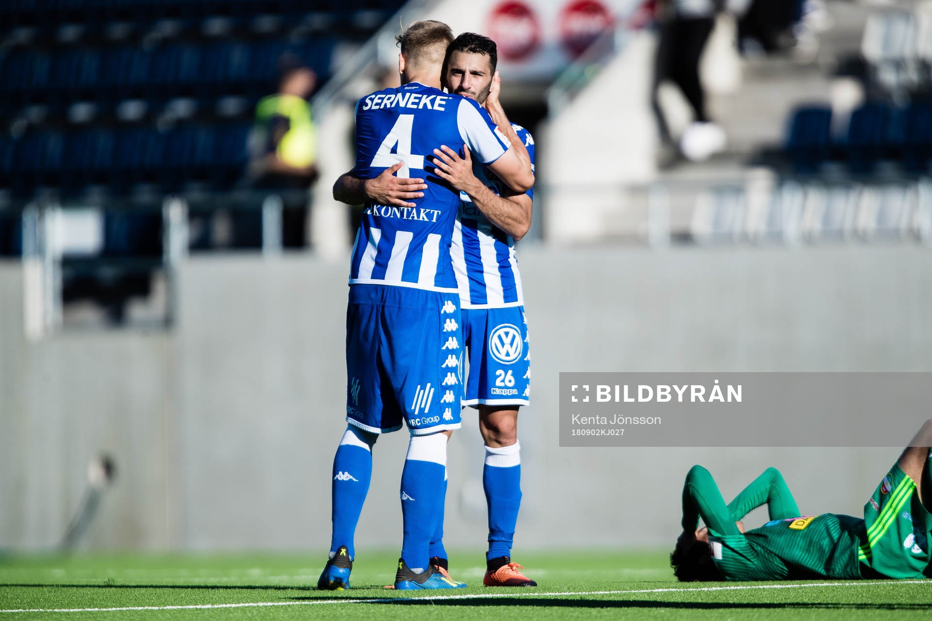 IFK Göteborgs André Calisir och Carl Starfelt tackar
