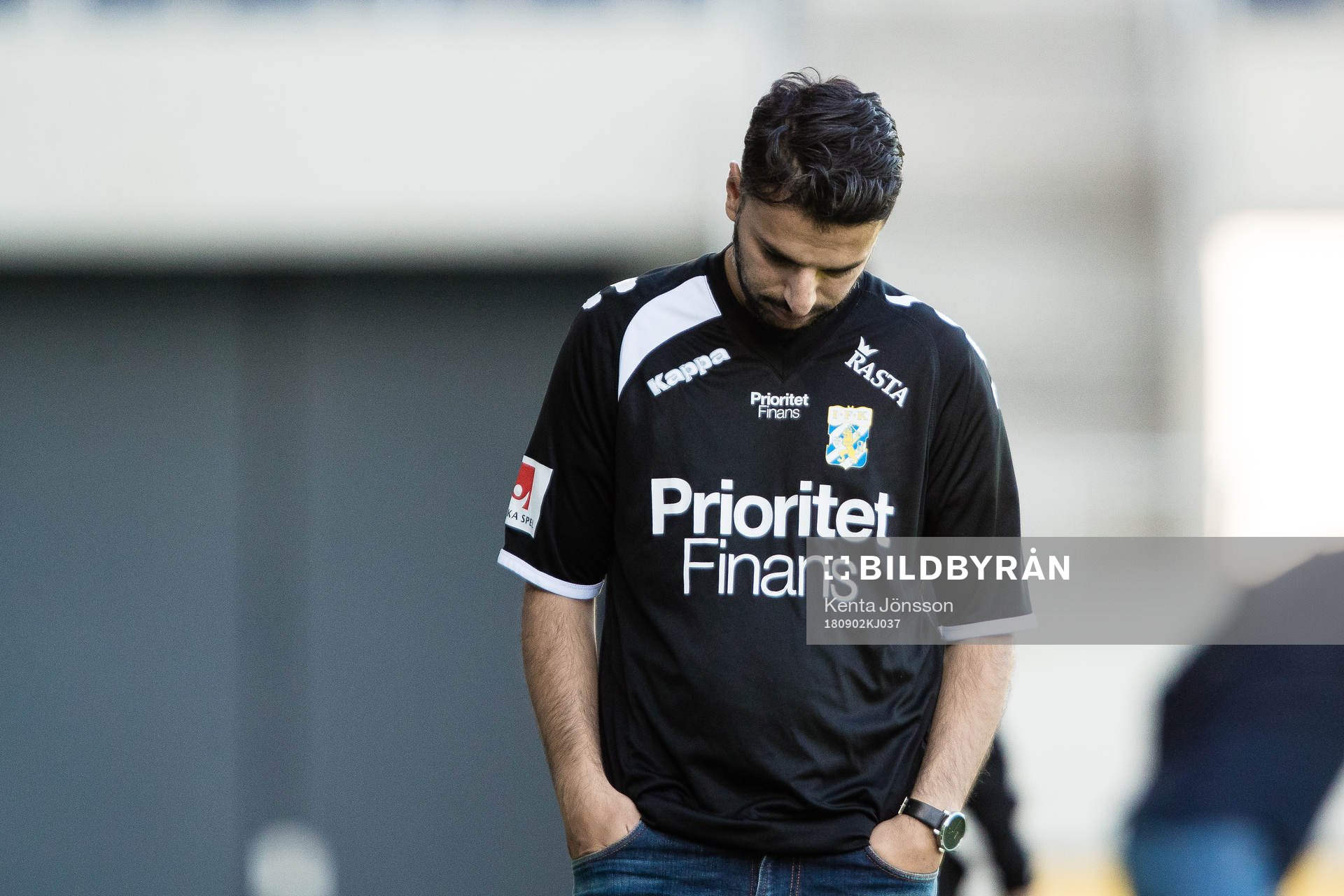 IFK Göteborgs tränare Poya Asbaghi deppar