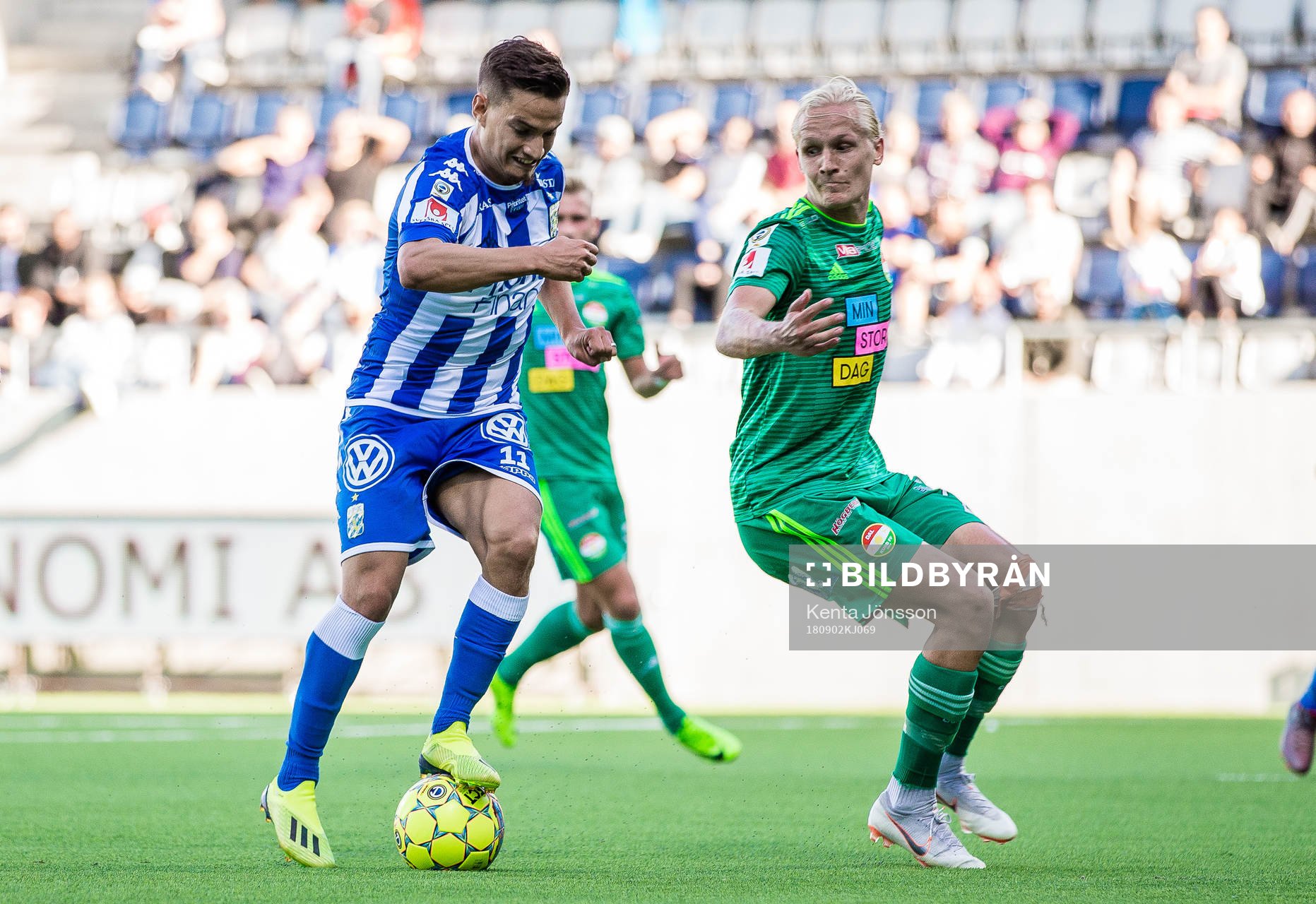 IFK Göteborgs Amin Affane och Dalkurds Henrik Löfkvist under fotbollsmatchen i Allsvenskan mellan Dalkurd och IFK Göteborg den 2 September 2018 i Gävle. 