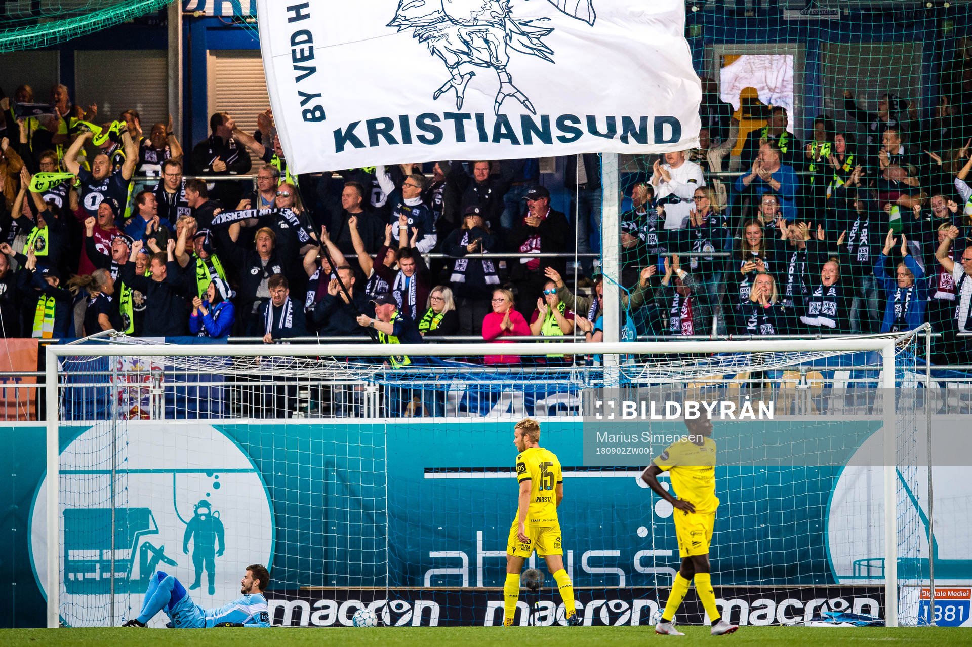 Jonas Deumeland, Henrik Robstad and Damion Lowe of Start