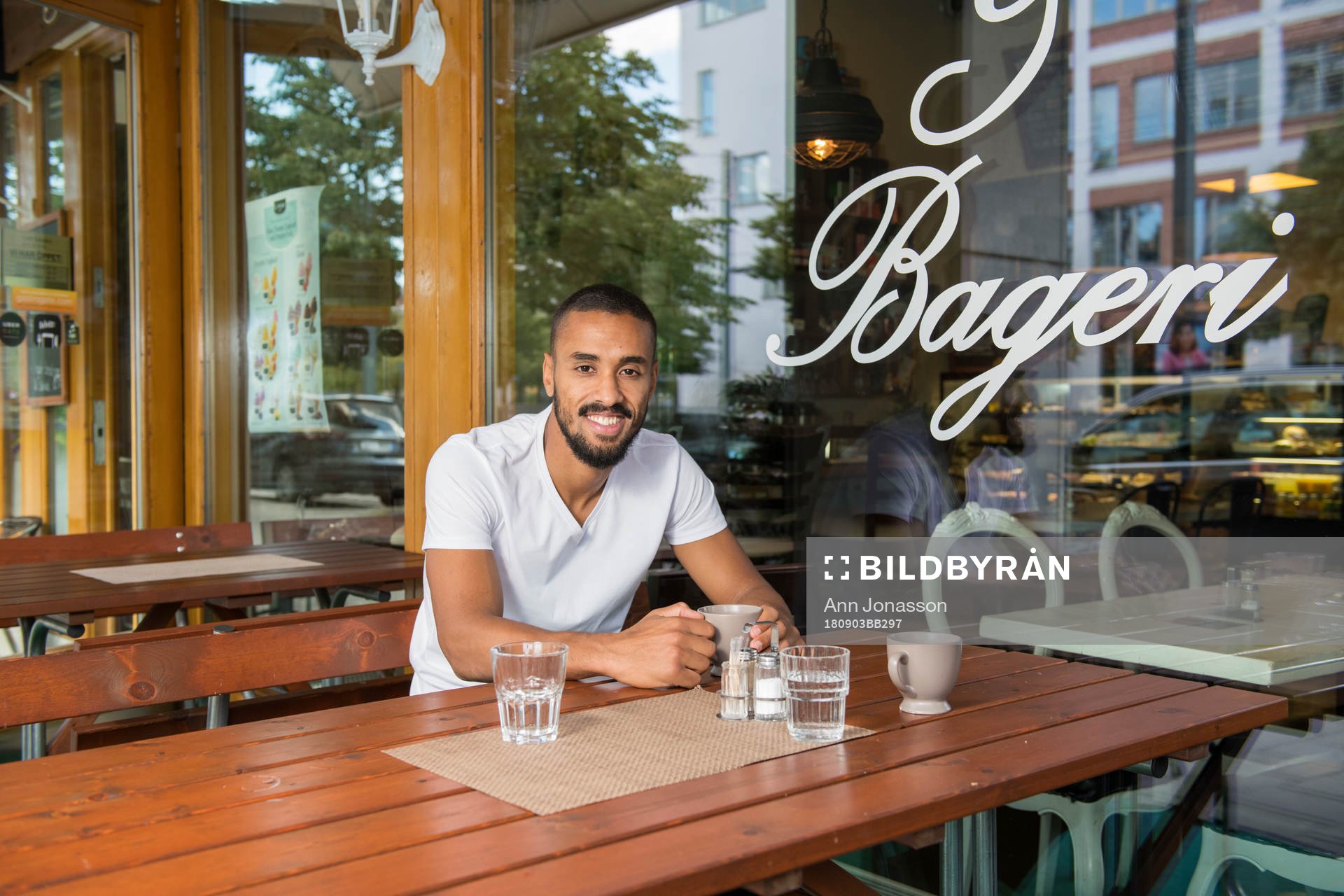 Fotbollsspelaren Junes Barny