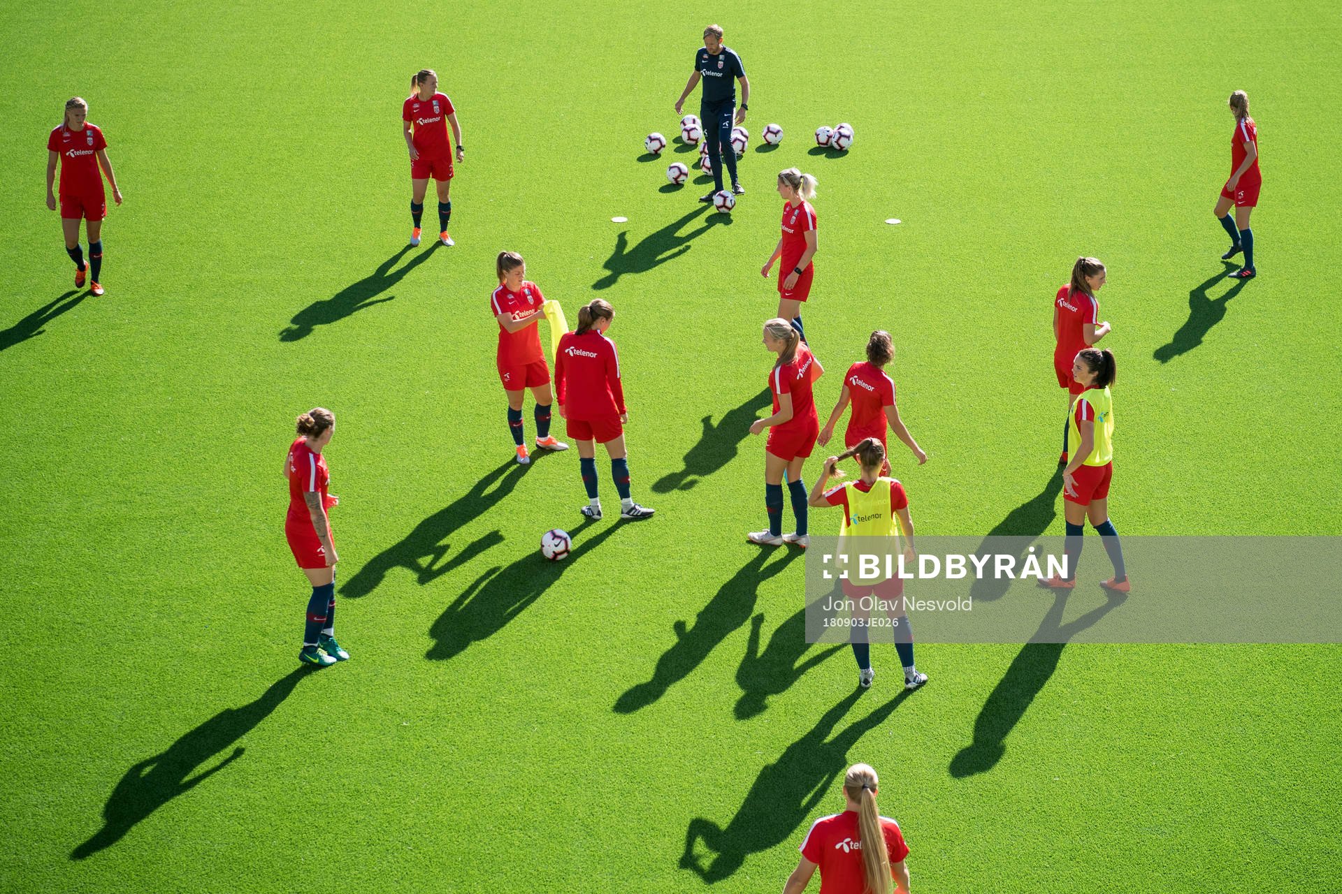 Martin Sjögren, head coach, and the players of Norway