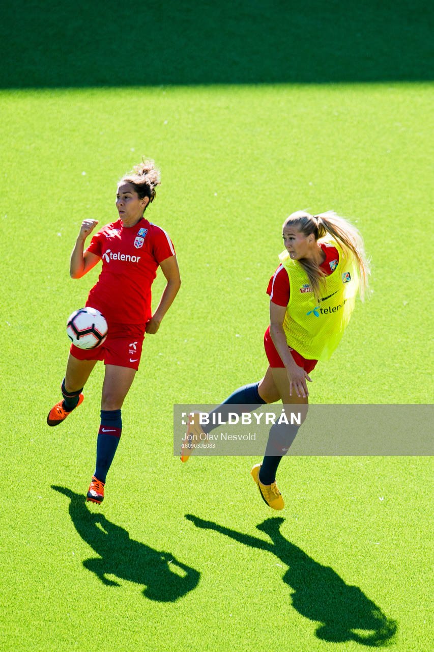 Ingrid Moe Wold and Lisa-Marie Karlseng Utland of Norway