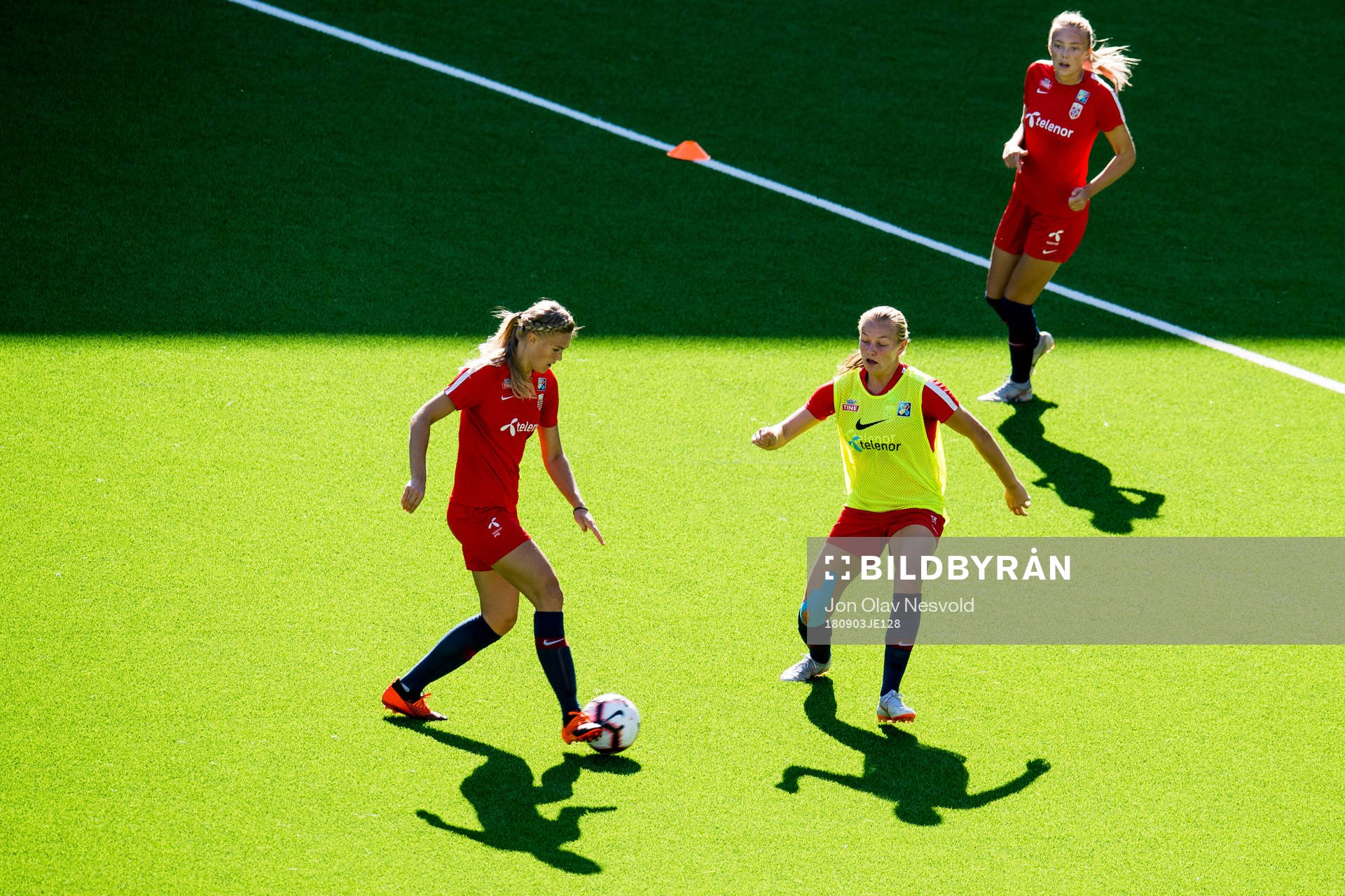 Kristine Bjørdal Leine and Frida Leonhardsen Maanum of