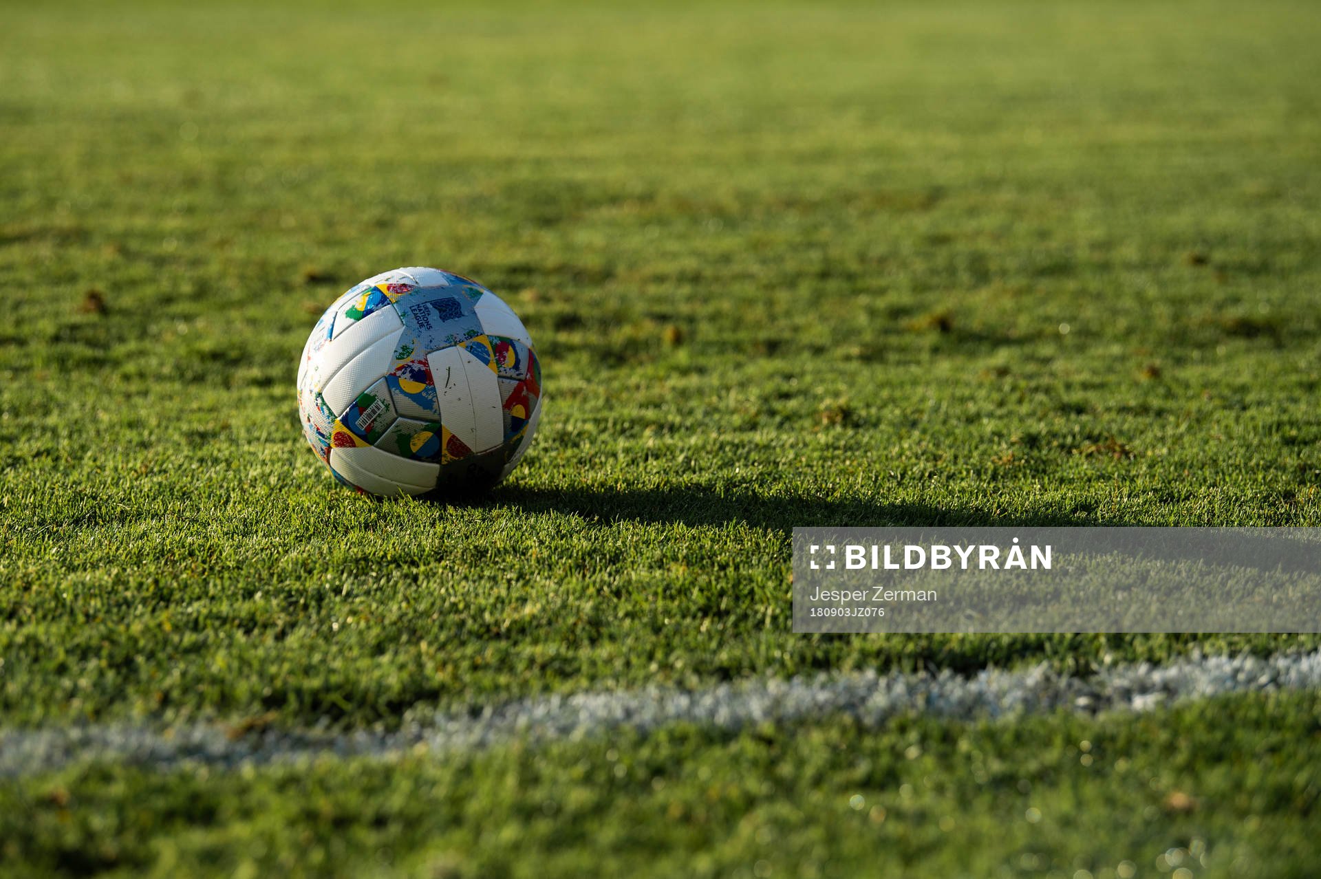 Den nya matchbollen som används i UEFA Nations League på