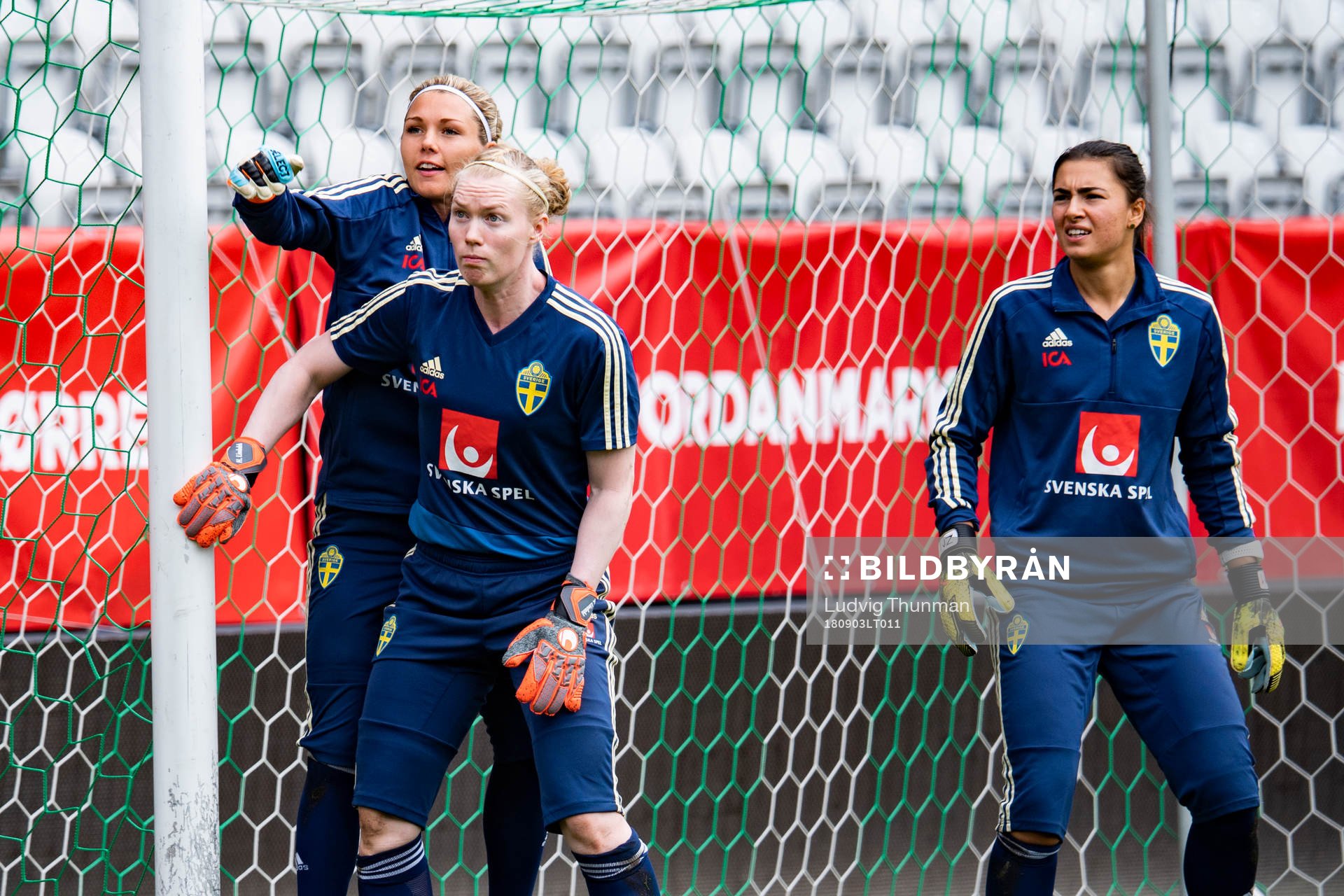 Målvakt Zecira Musovic, målvakt Hedvig Lindahl och