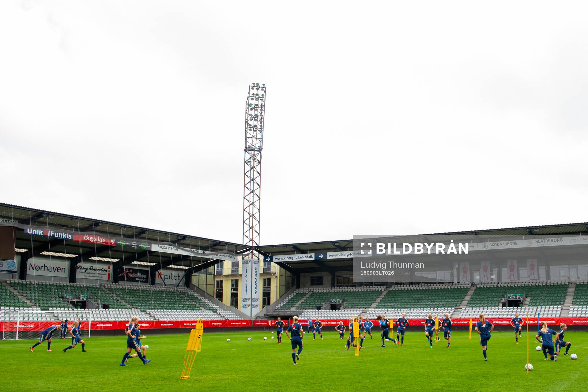 Sveriges spelare värmer upp