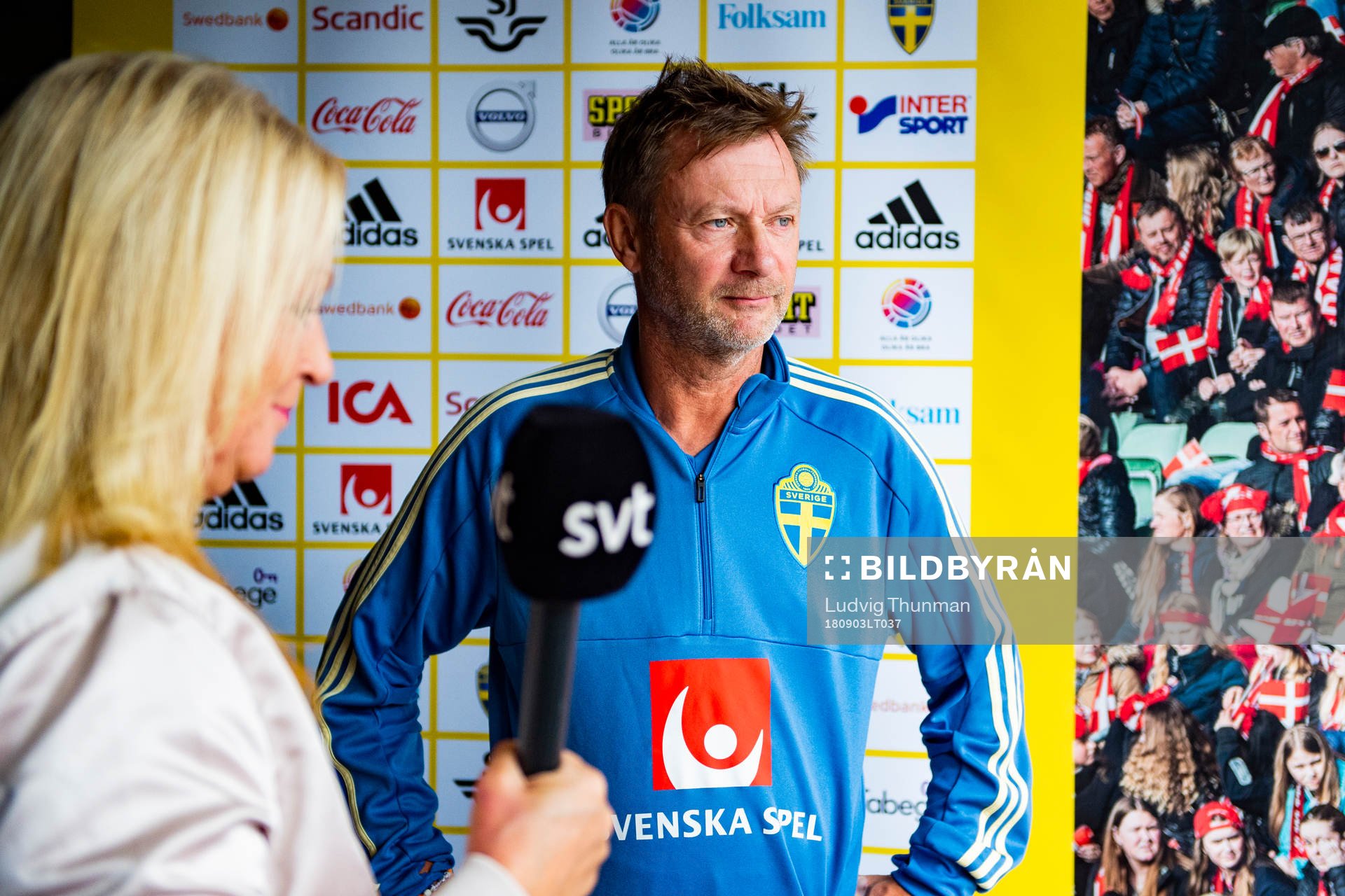 Förbundskapten Peter Gerhardsson intervjuas efter en träning med Sveriges damlandslag i fotboll inför VM-kval matchen mot Danmark den 3 augusti 2018 i Viborg.