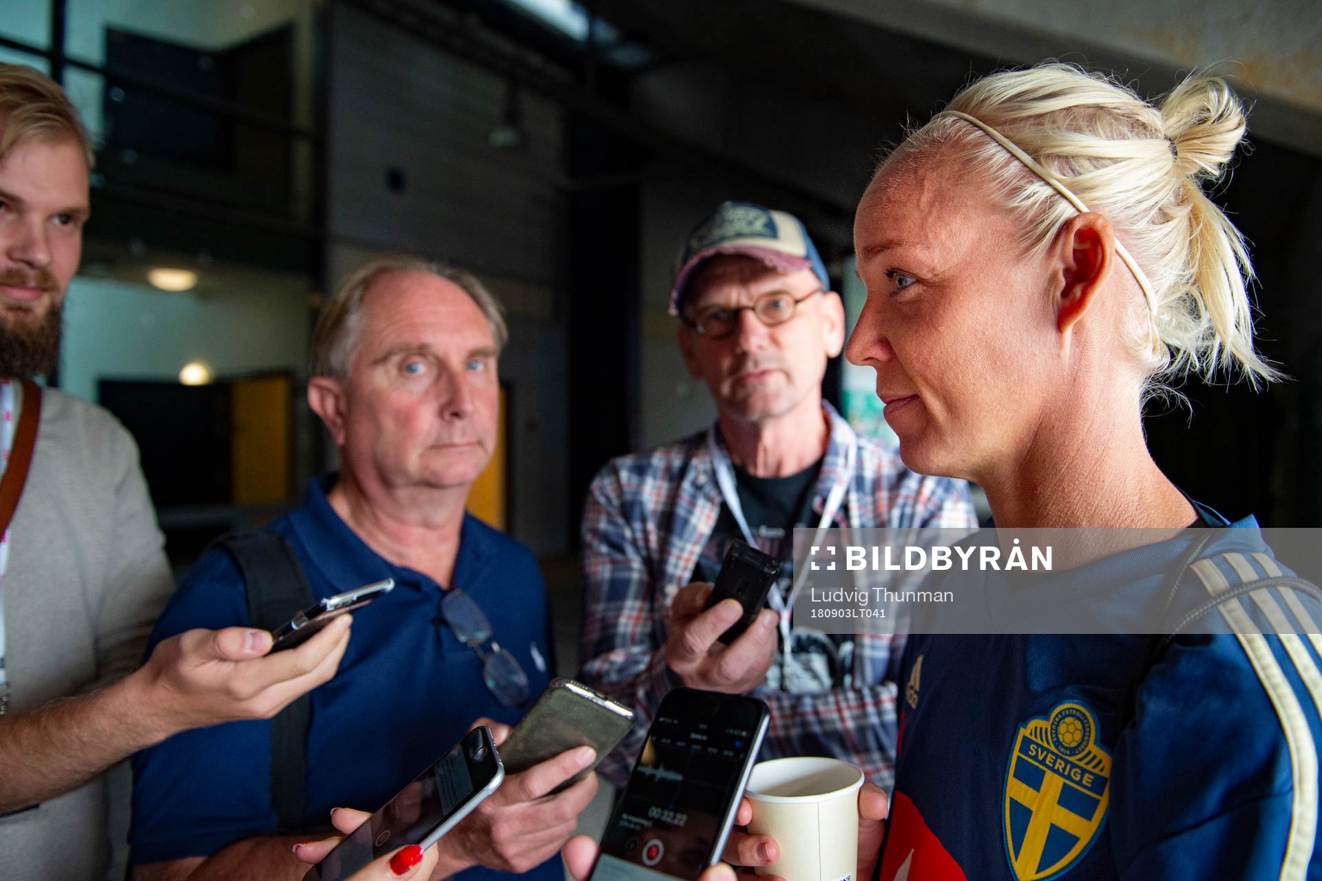 Caroline Seger intervjuas av media efter en träning med Sveriges damlandslag i fotboll inför VM-kval matchen mot Danmark den 3 augusti 2018 i Viborg.