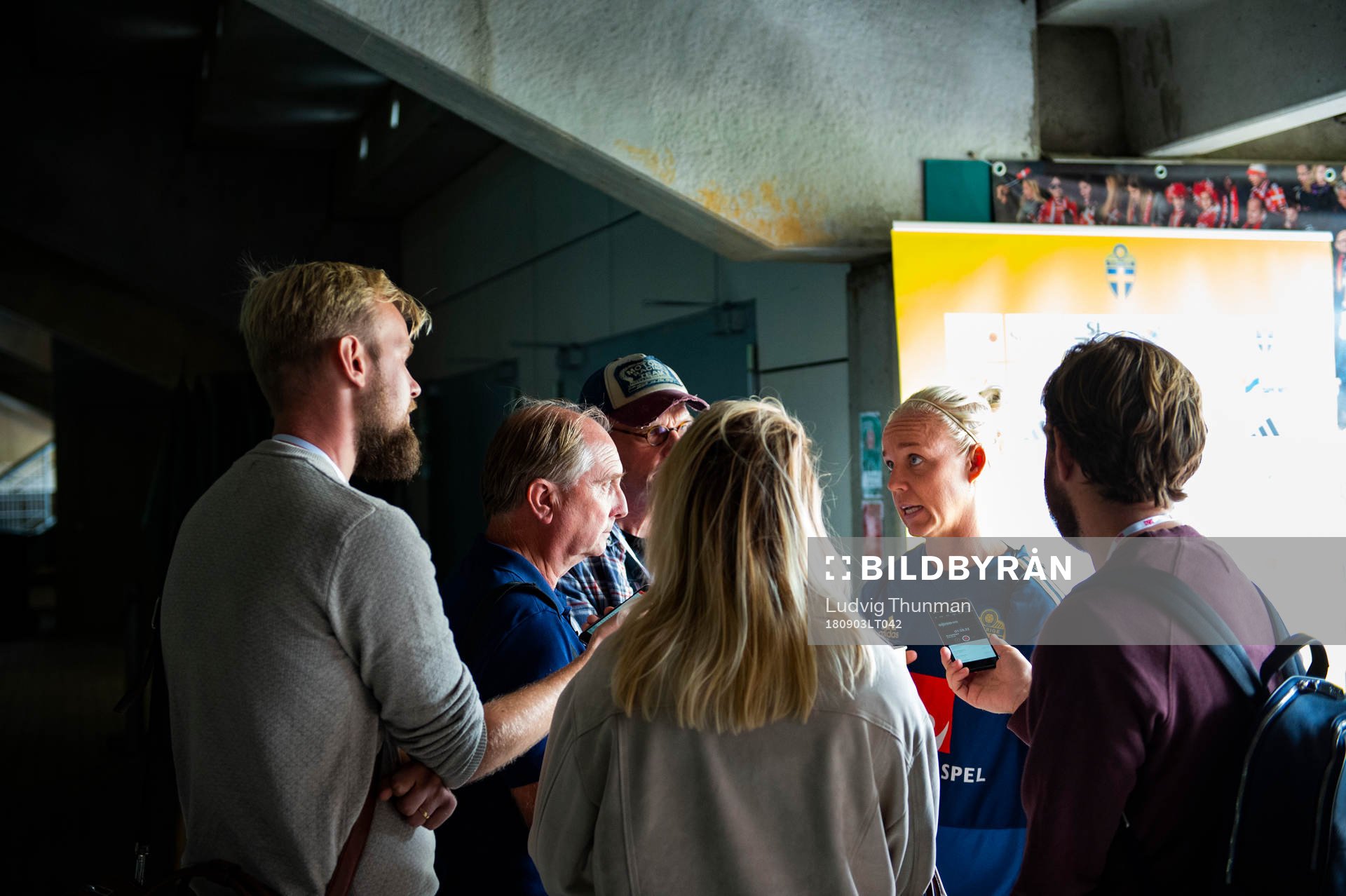 Caroline Seger intervjuas av media efter en träning med Sveriges damlandslag i fotboll inför VM-kval matchen mot Danmark den 3 augusti 2018 i Viborg.
