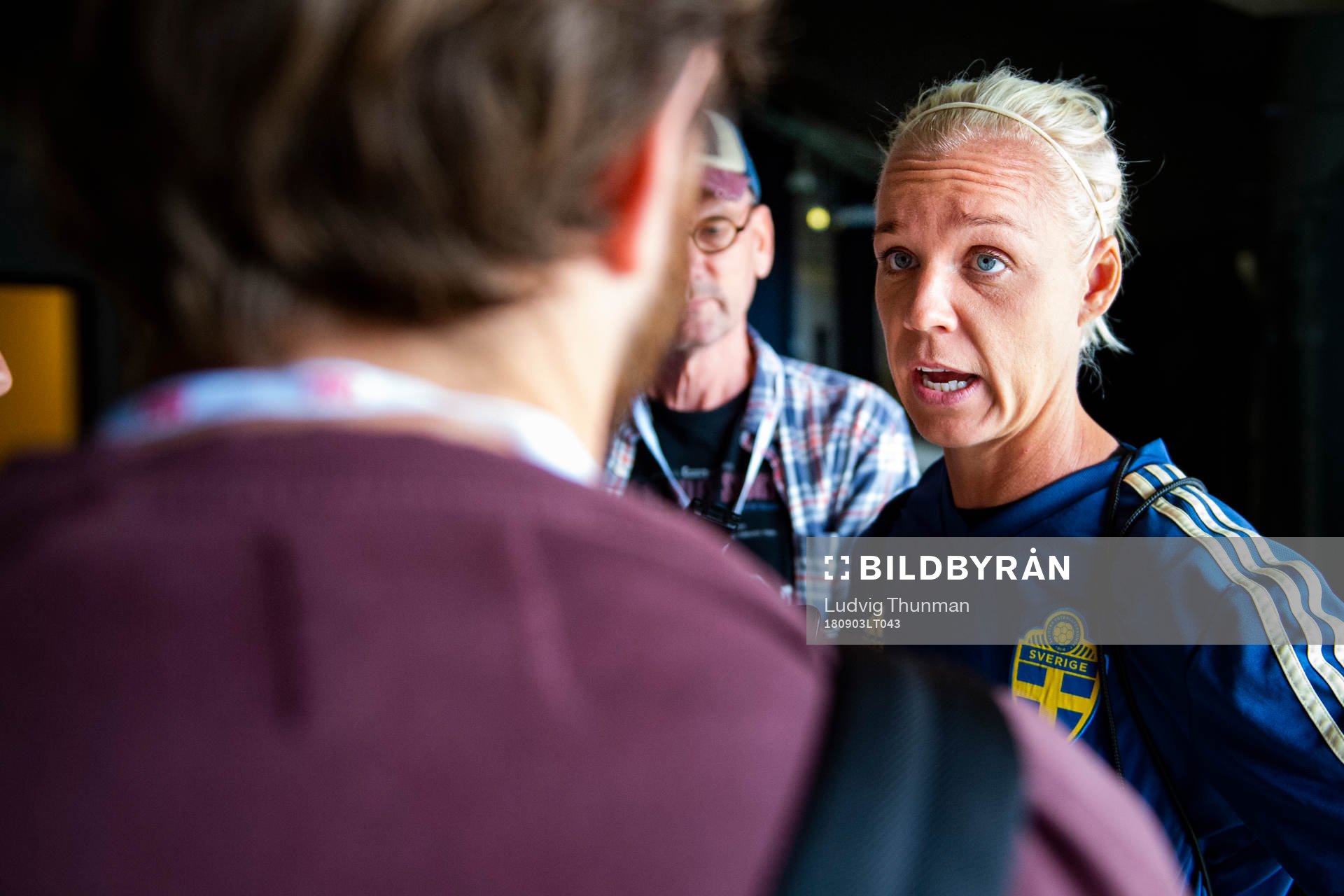 Caroline Seger intervjuas av media efter en träning med Sveriges damlandslag i fotboll inför VM-kval matchen mot Danmark den 3 augusti 2018 i Viborg.