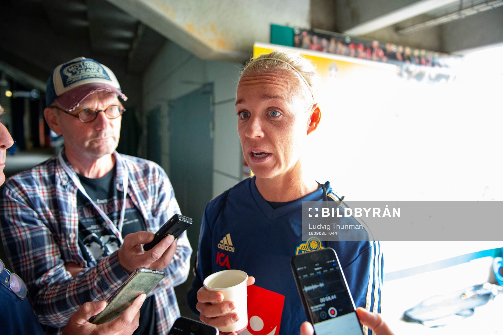 Caroline Seger intervjuas av media efter en träning med Sveriges damlandslag i fotboll inför VM-kval matchen mot Danmark den 3 augusti 2018 i Viborg.