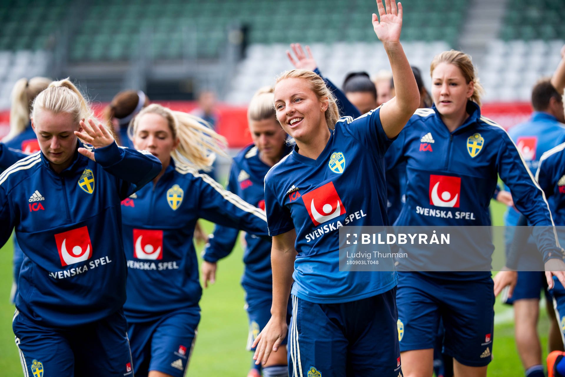 Stina Blackstenius och Mimmi Larsson värmer upp