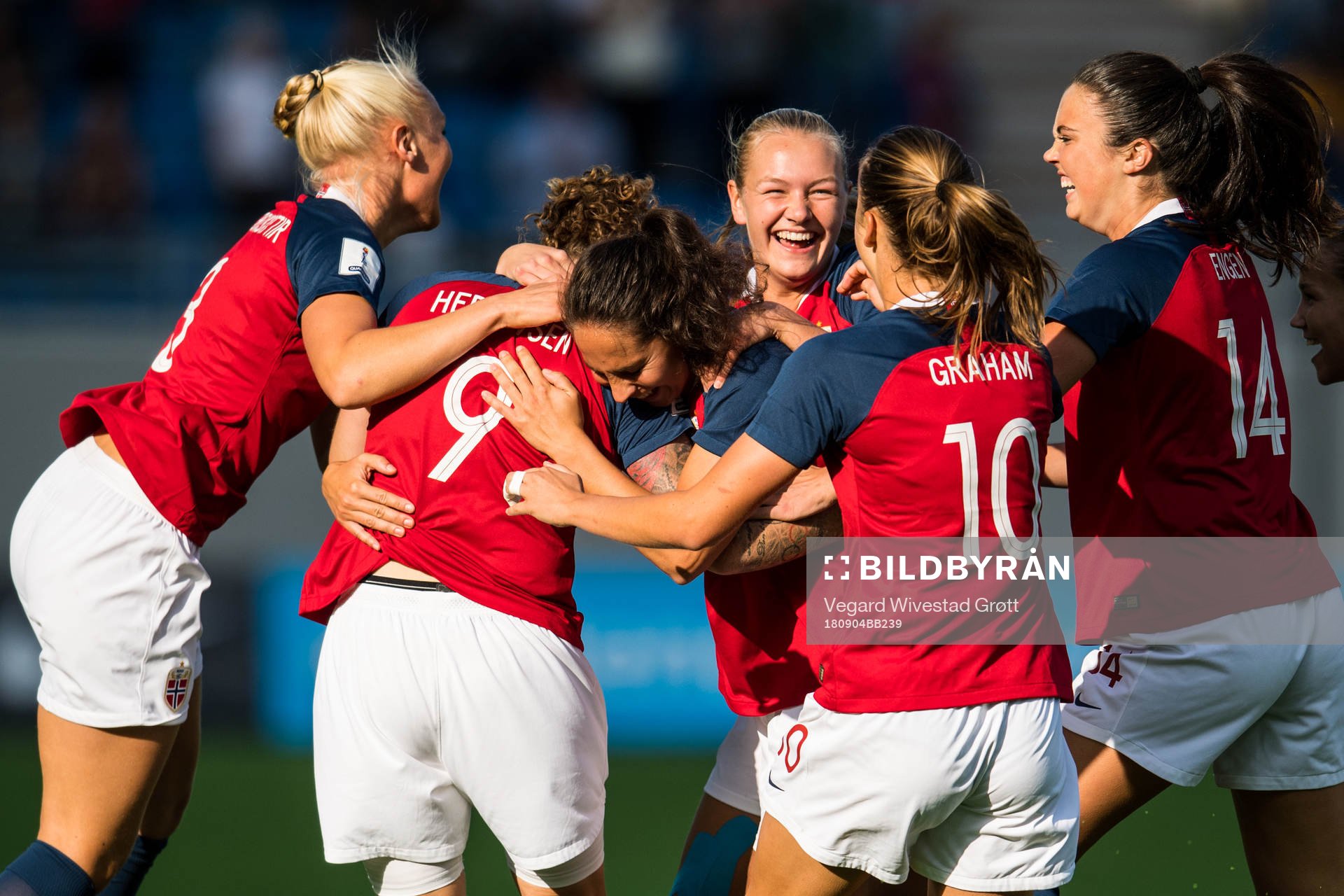 Isabell Herlovsen of Norway celebrates with teammates