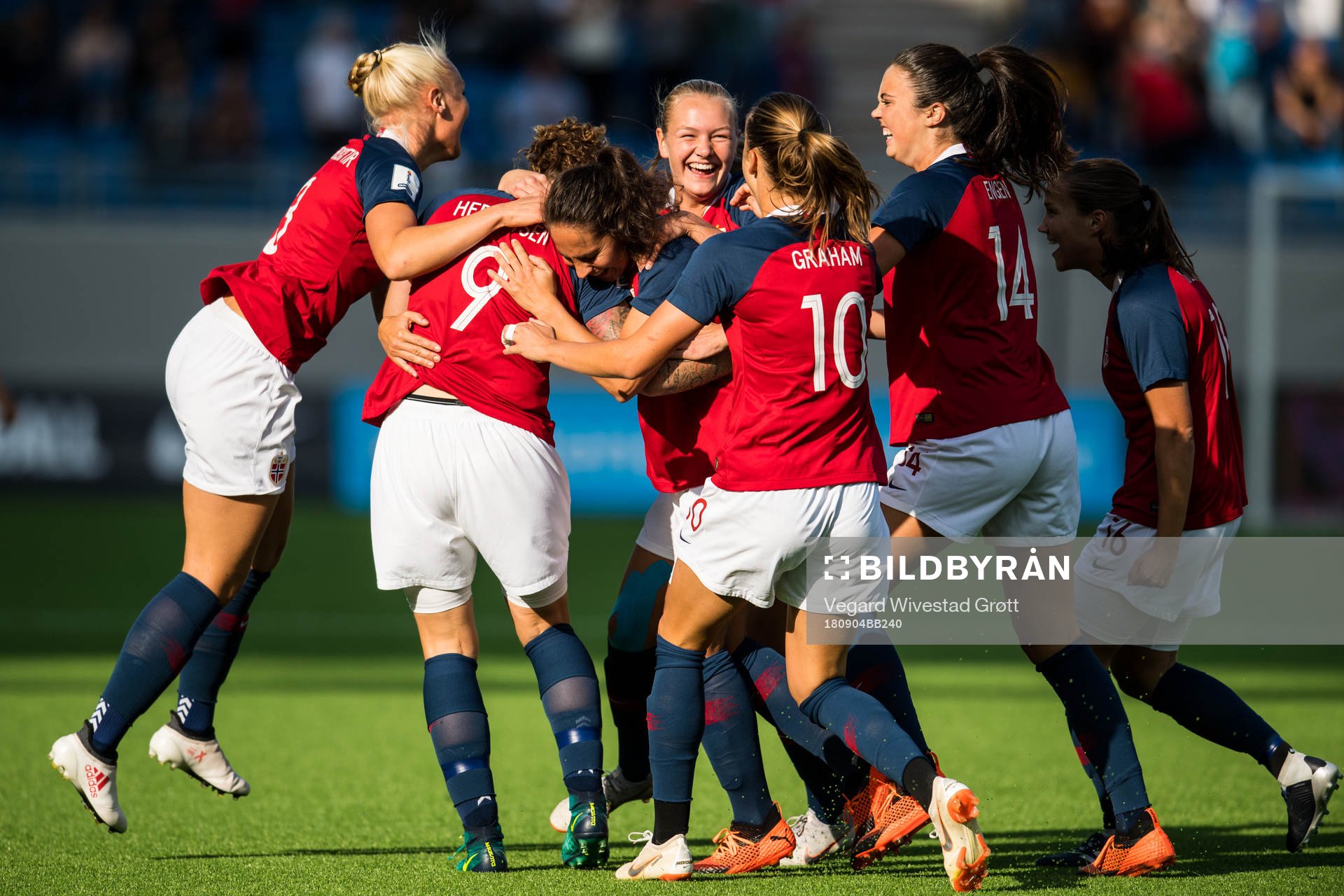 Isabell Herlovsen of Norway celebrates with teammates