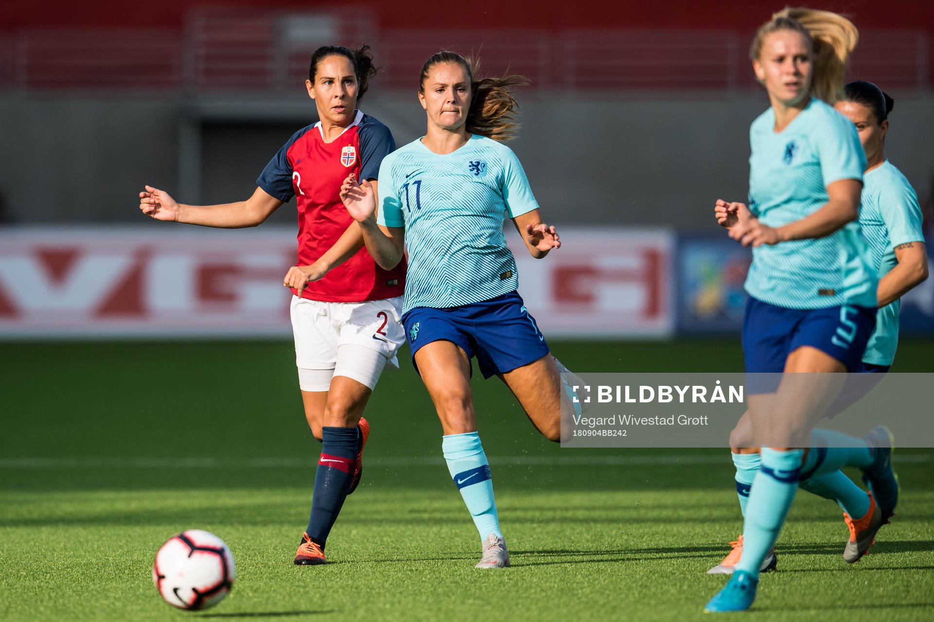 Ingrid Moe Wold of Norway and Lieke Martens of Netherlands