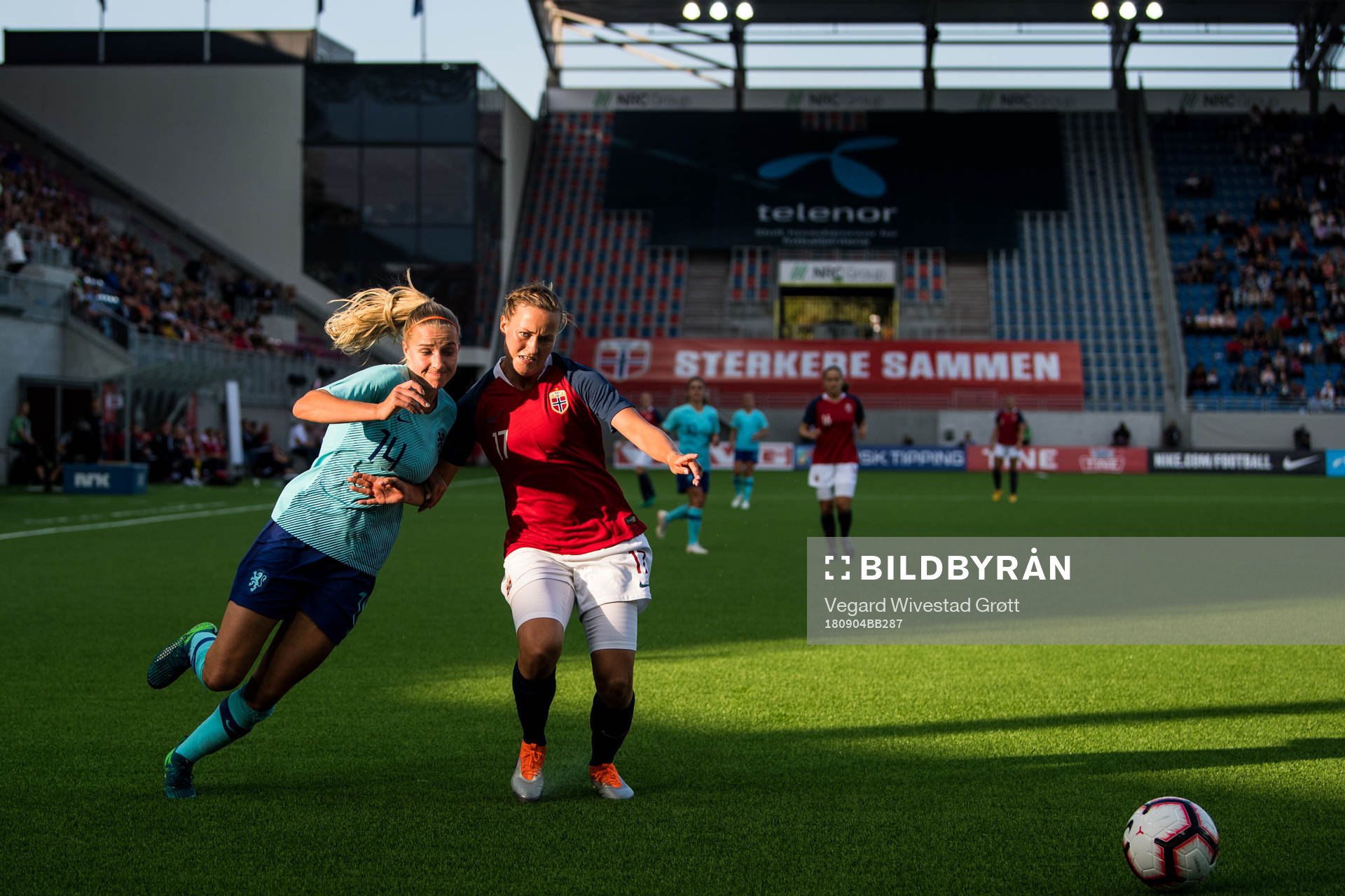 Jackie Groenen of Netherlands in action with Kristine Minde