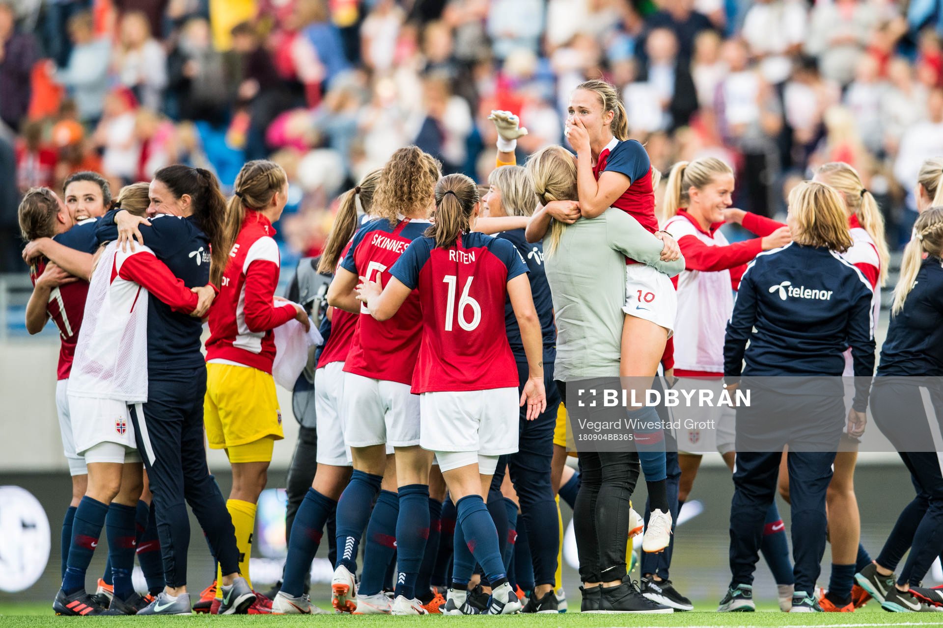 Caroline Graham Hansen of Norway celebrates