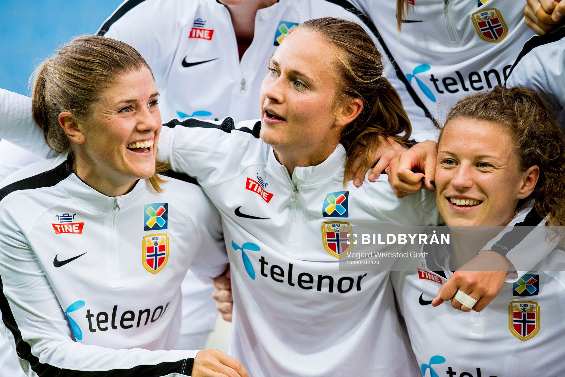 Maren Mjelde, Caroline Graham Hansen and Synne Skinnes