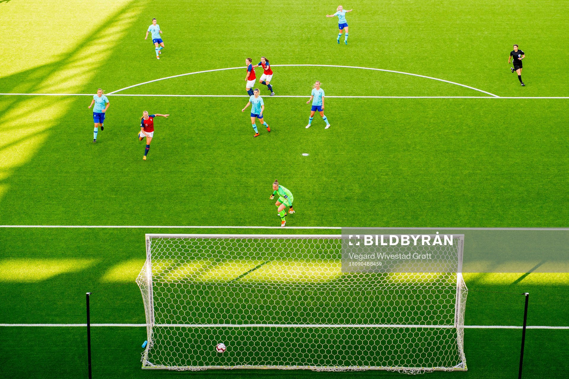 Isabell Herlovsen of Norway scores 2-0