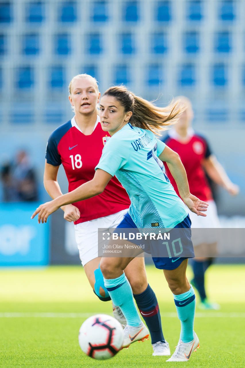 Danielle Van de Donk of Netherlands and Frida Maanum of