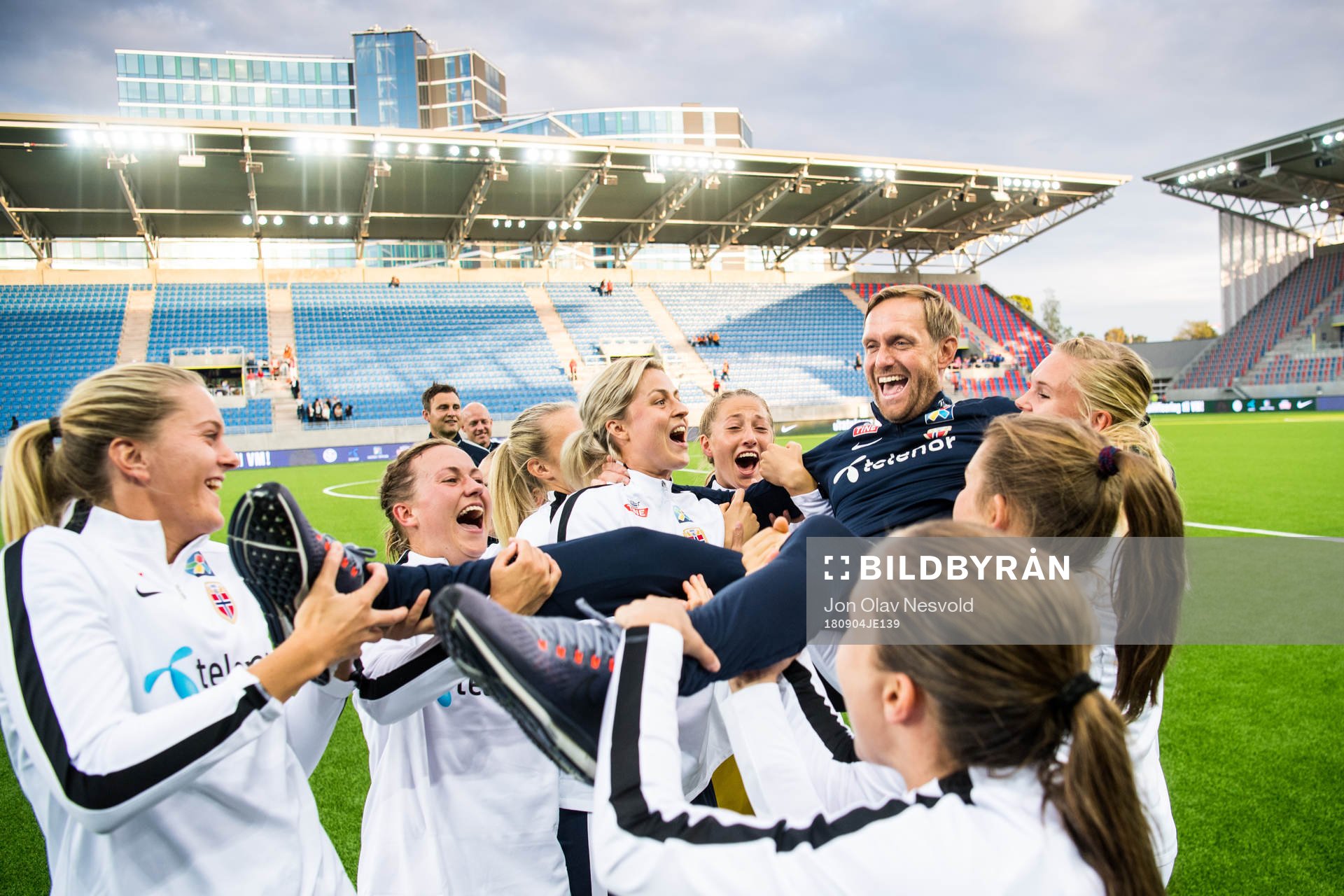 Martin Sjögren, head coach of Norway celebrates with the players after the FIFA Women's World Cup Qualifier match between Norway and Netherlands on September 4, 2018 in Oslo.