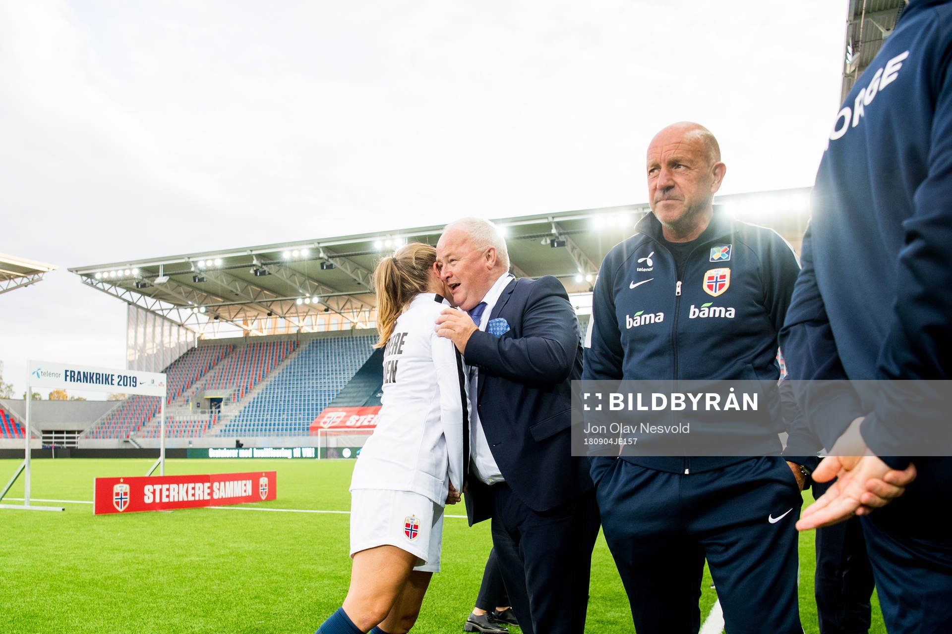 Maren Mjelde of Norway, Terje Svendsen, president of the