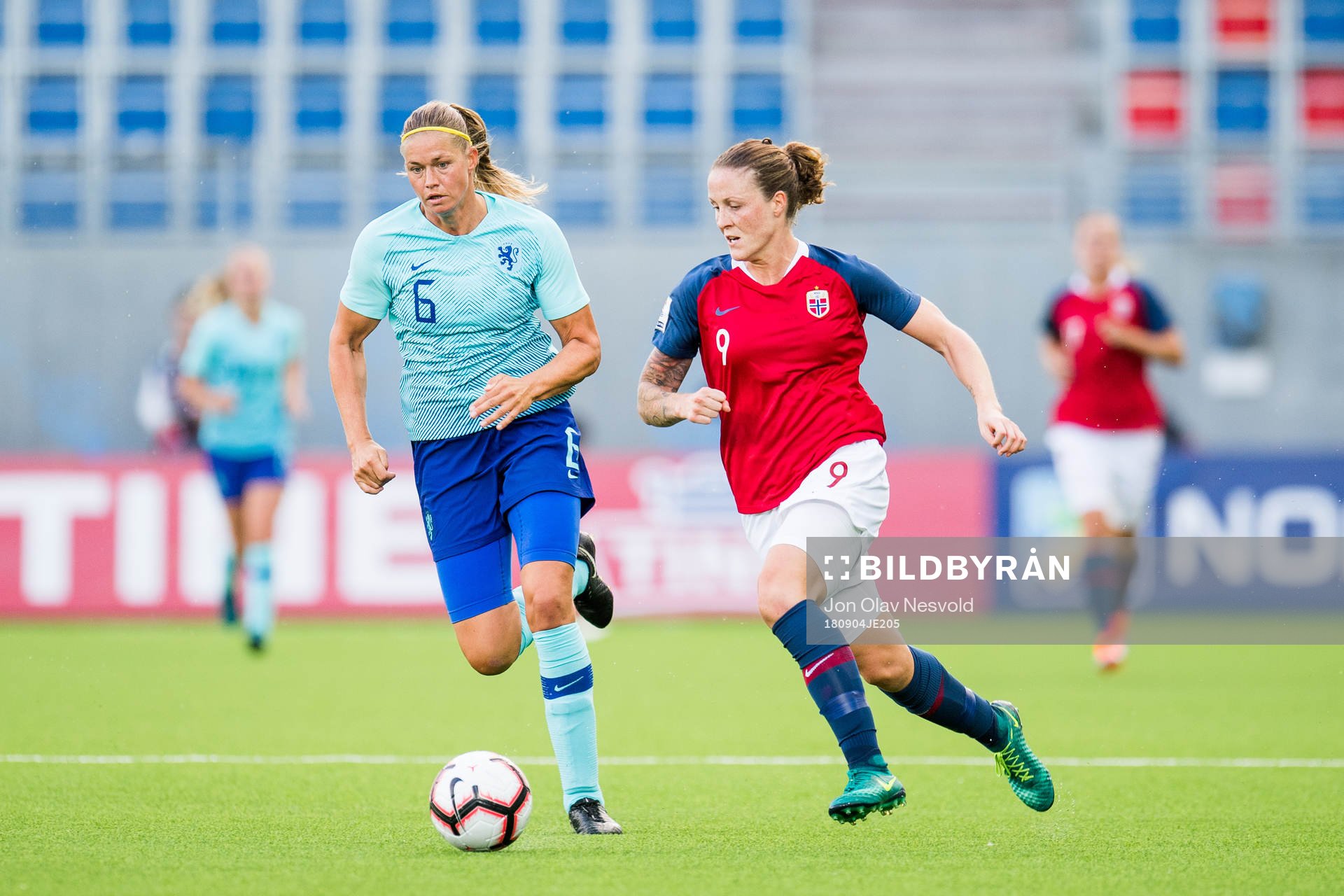 Manieke Anouk Dekker of Netherlands and Isabell Herlovsen of Norway during the FIFA Women's World Cup Qualifier match between Norway and Netherlands on September 4, 2018 in Oslo.