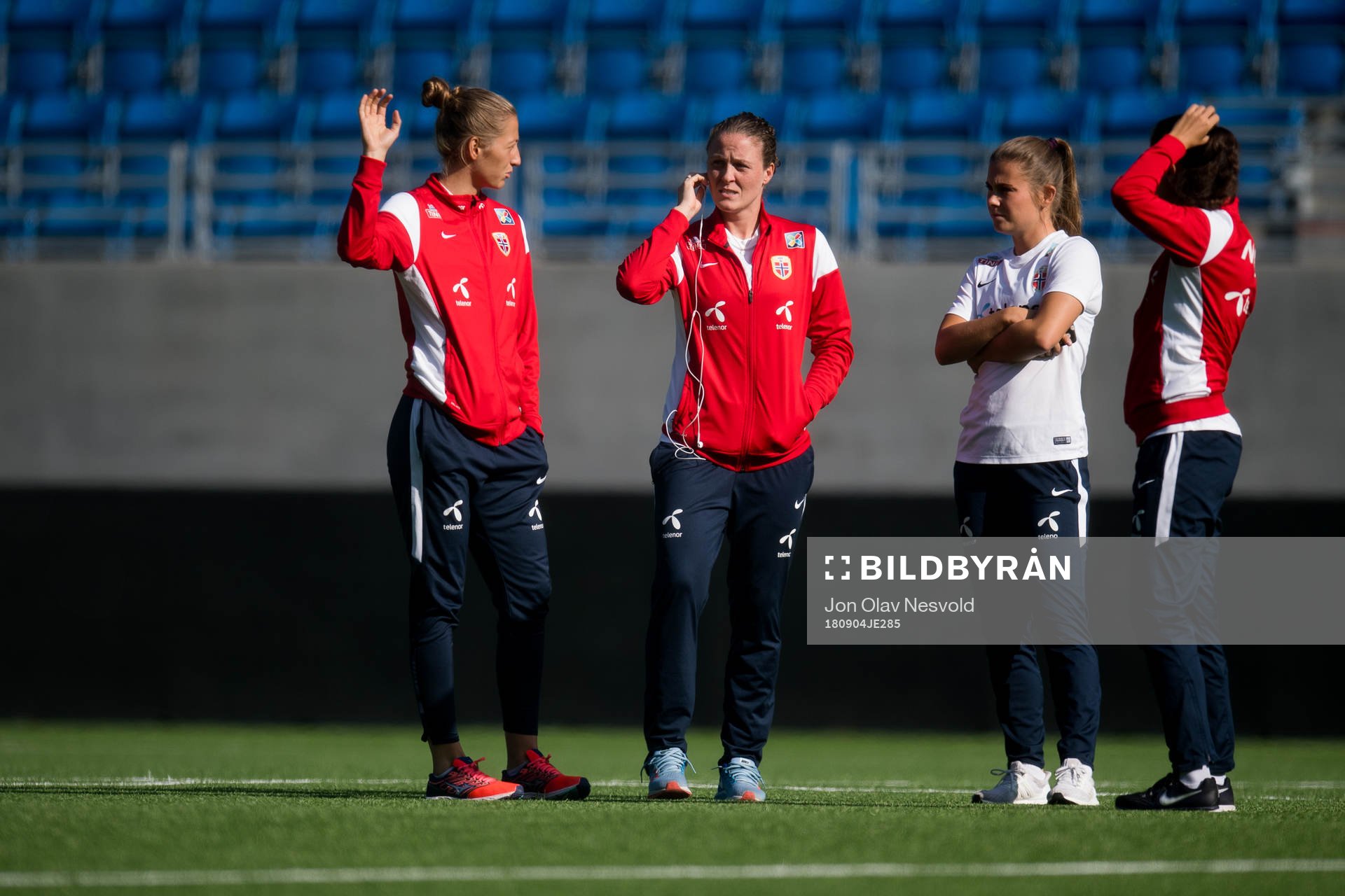Goalkeeper Cecilie Fiskerstrand, Isabell Herlovsen and