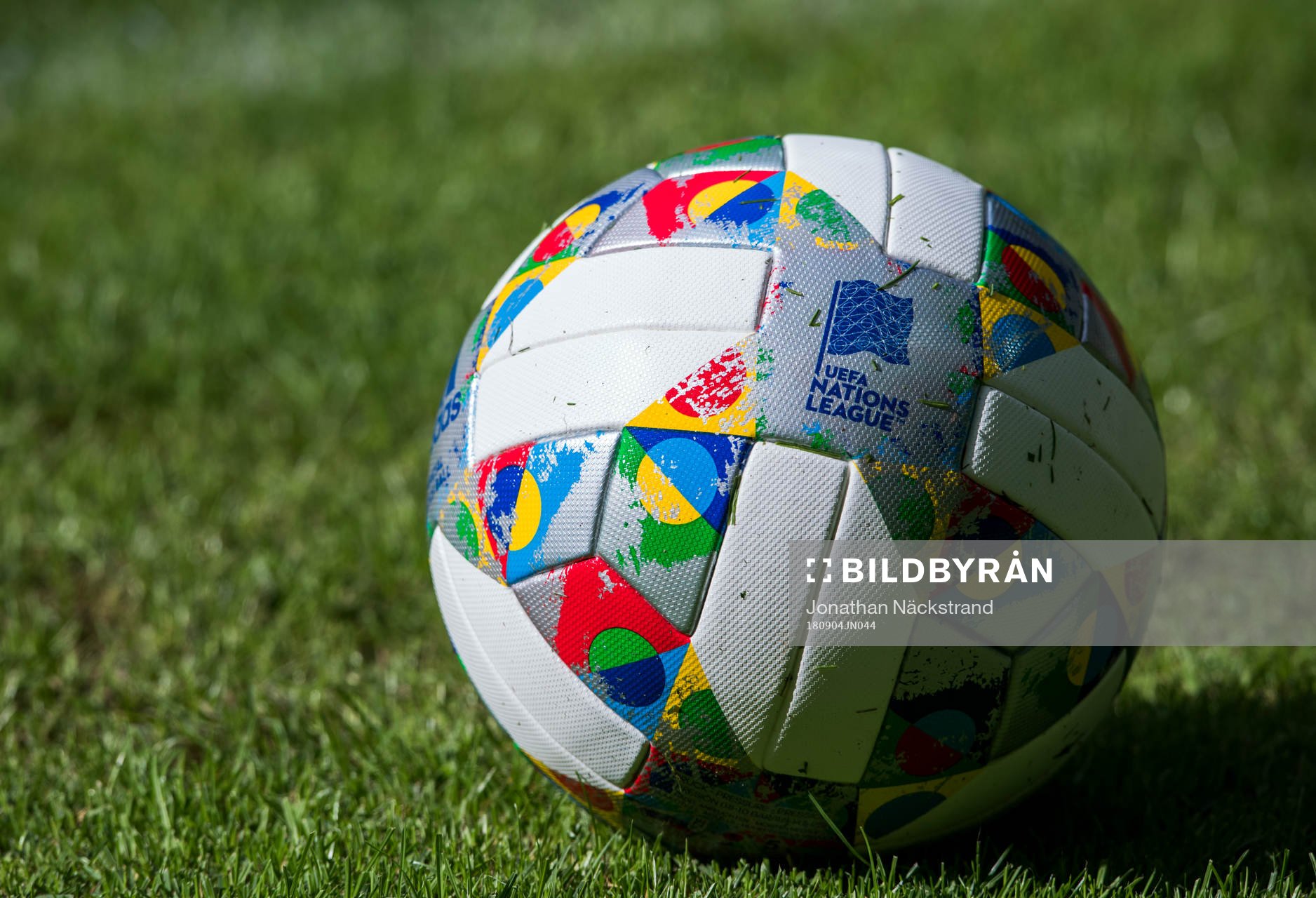 Den nya matchbollen som används i UEFA Nations League på