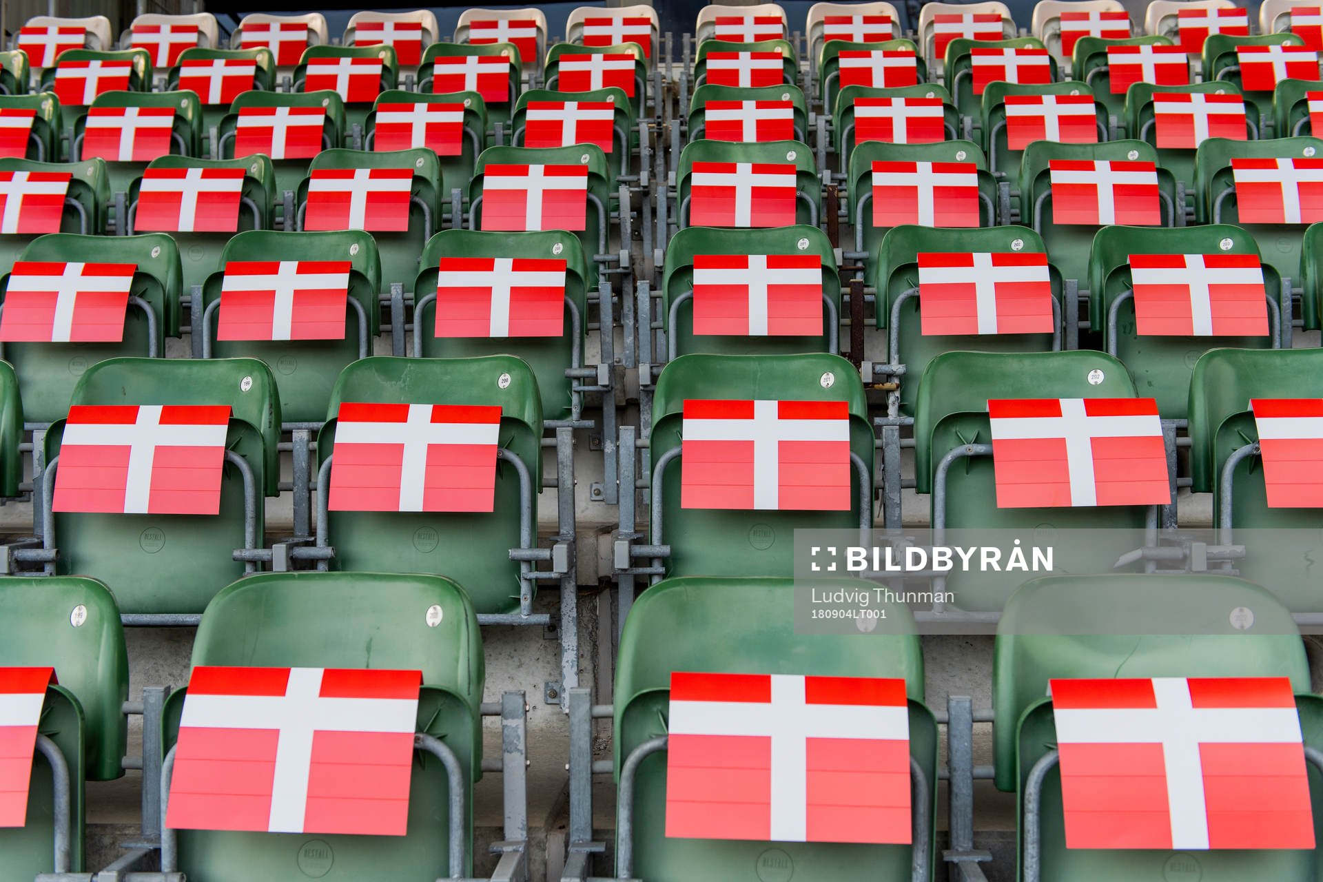 Danska flaggor på åskådarplatsen