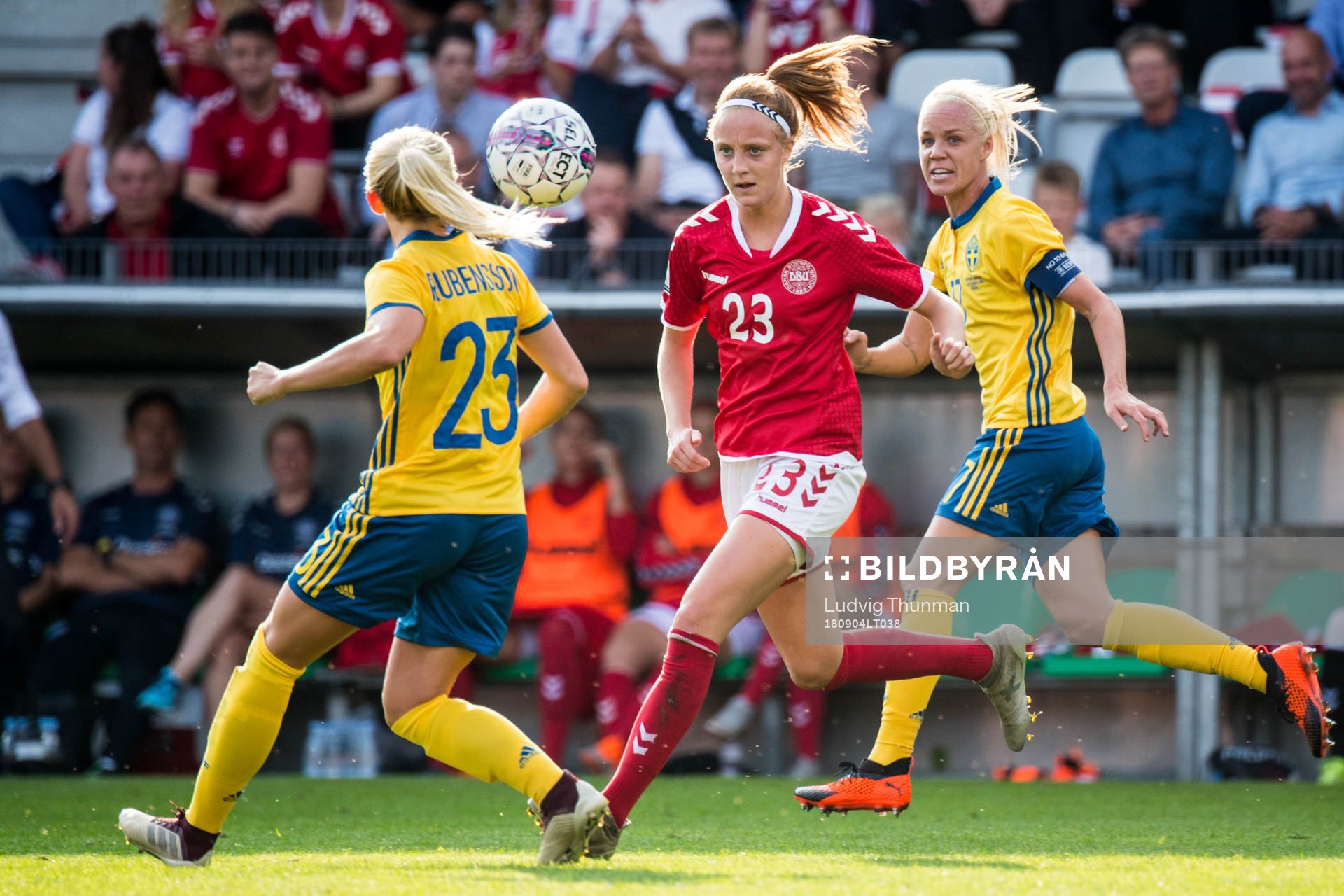 Danmarks Karen Holmgaard och Sveriges Elin Rubensson