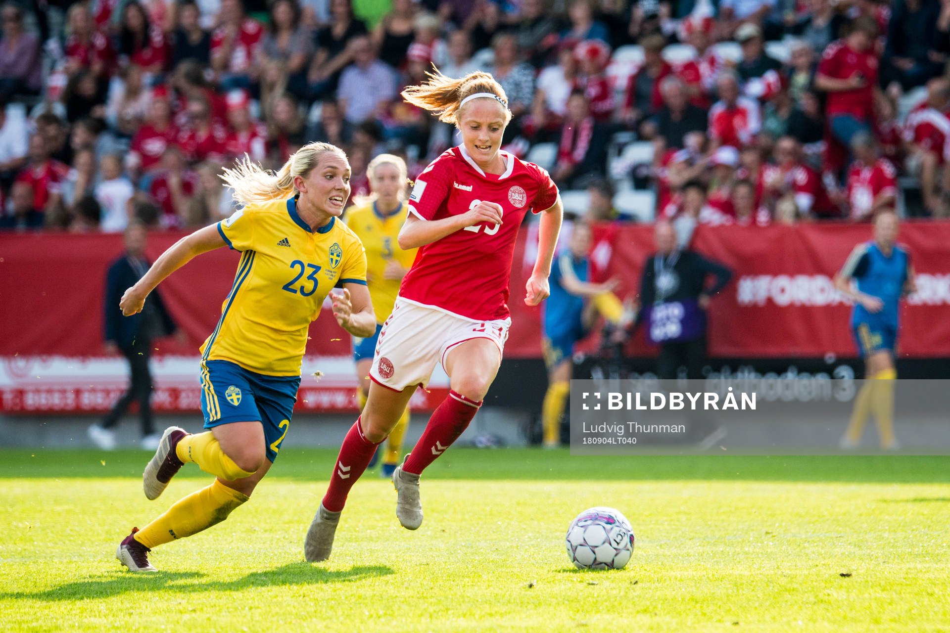 Sveriges Elin Rubensson och Danmarks Karen Holmgaard