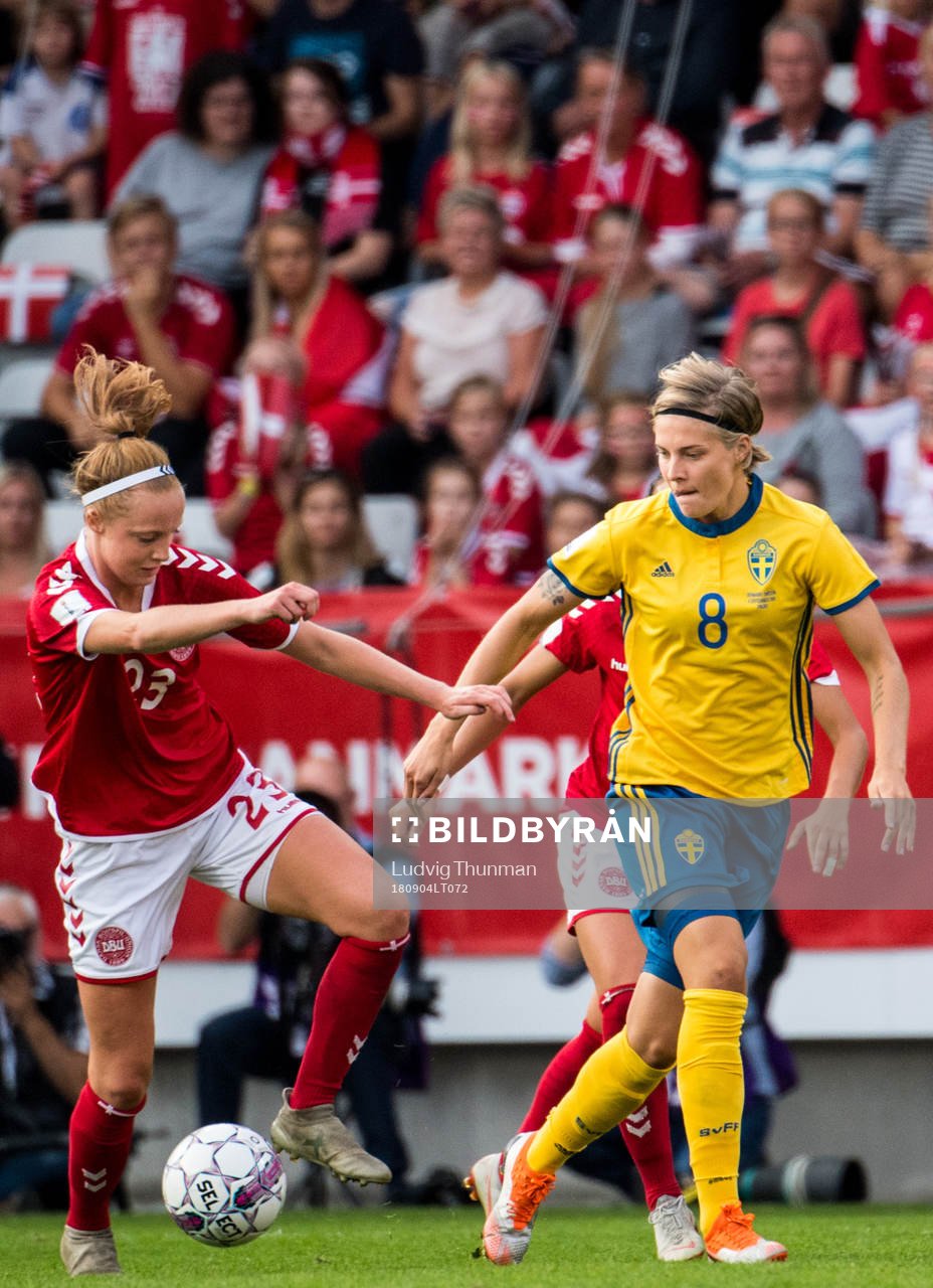 Danmarks Karen Holmgaard och Sveriges Lina Hurtig