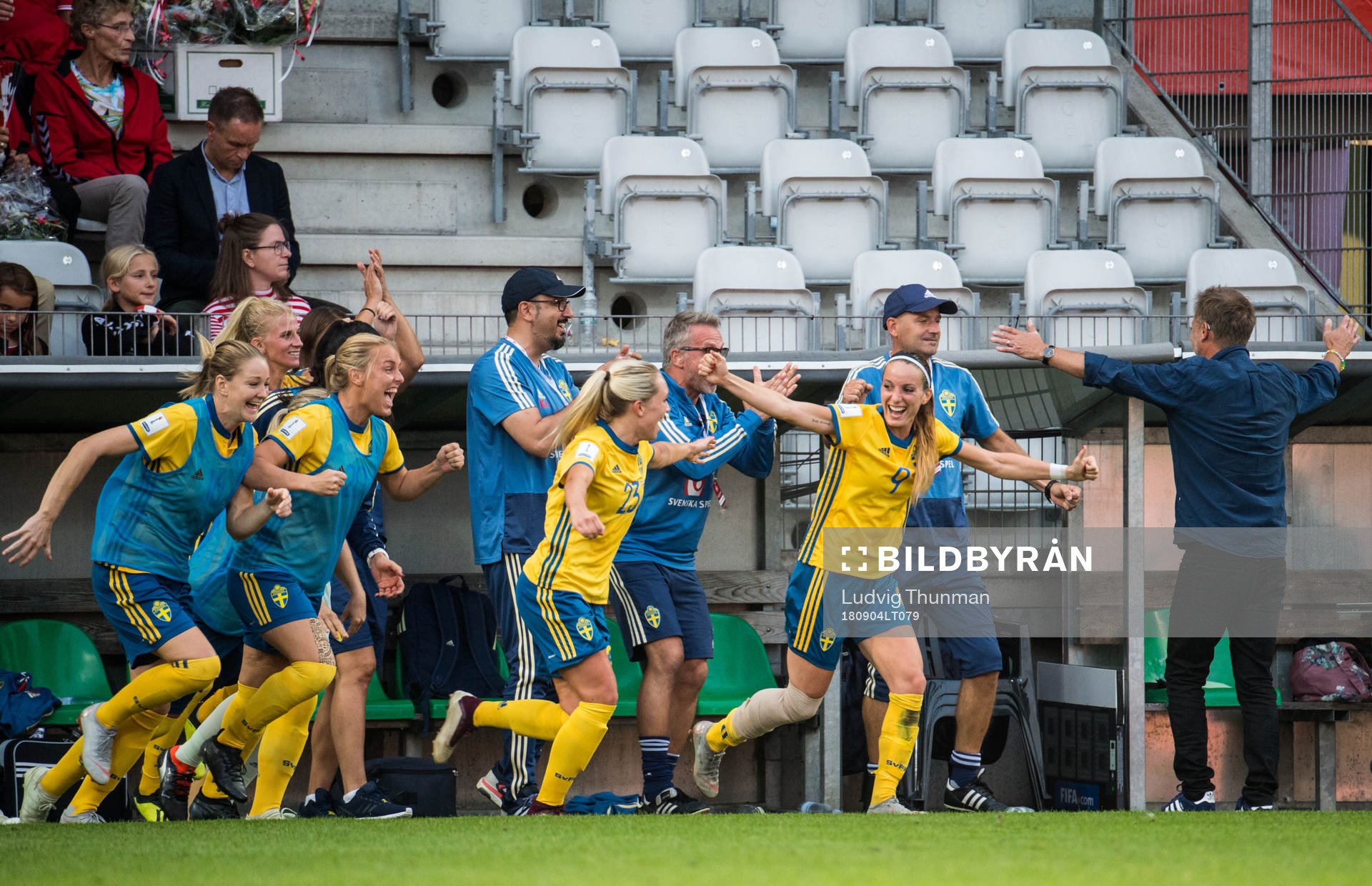 Sveriges spelare med Elin Rubensson och Kosovare Asllani