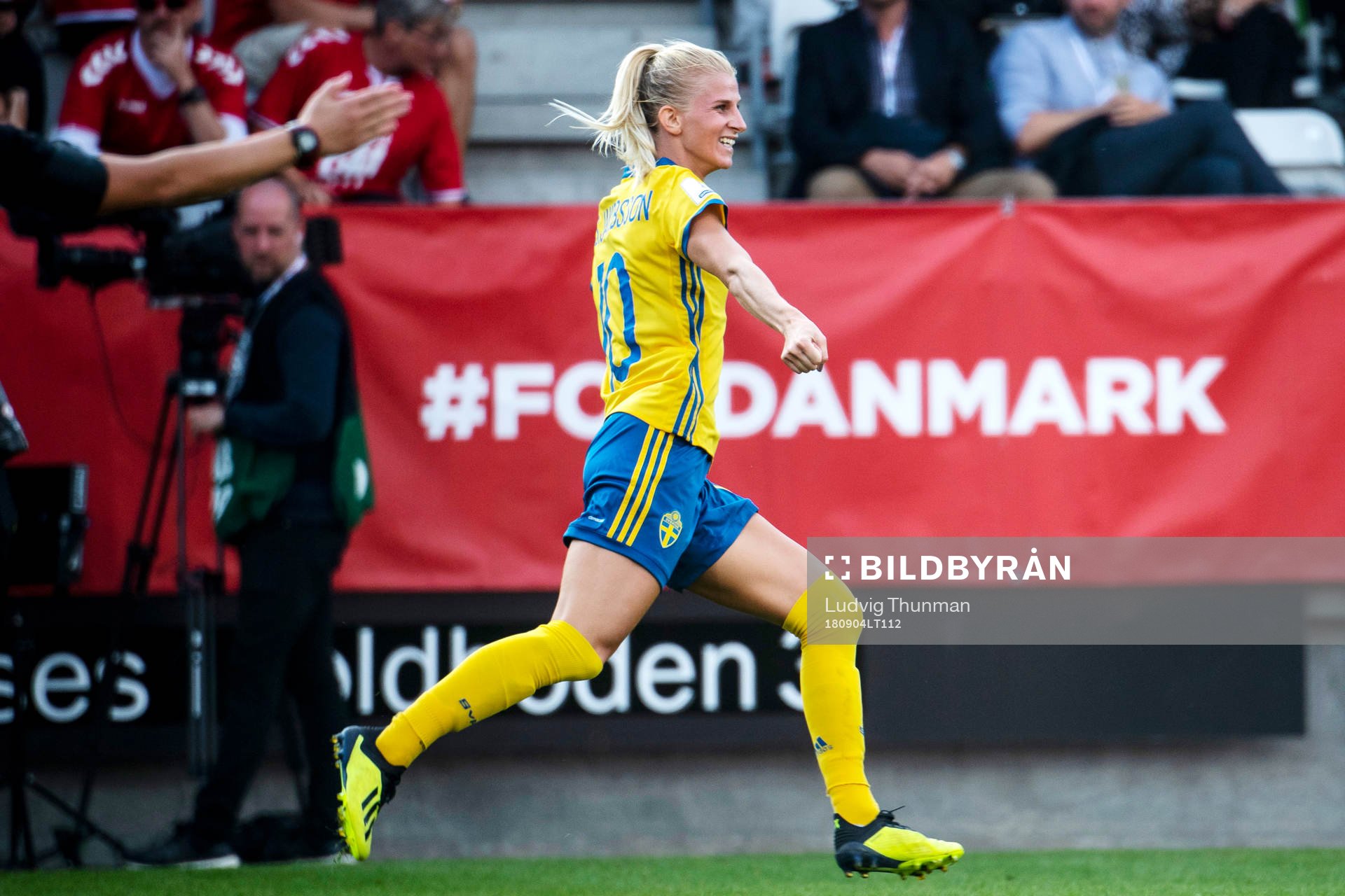 Sveriges Sofia Jakobsson jublar