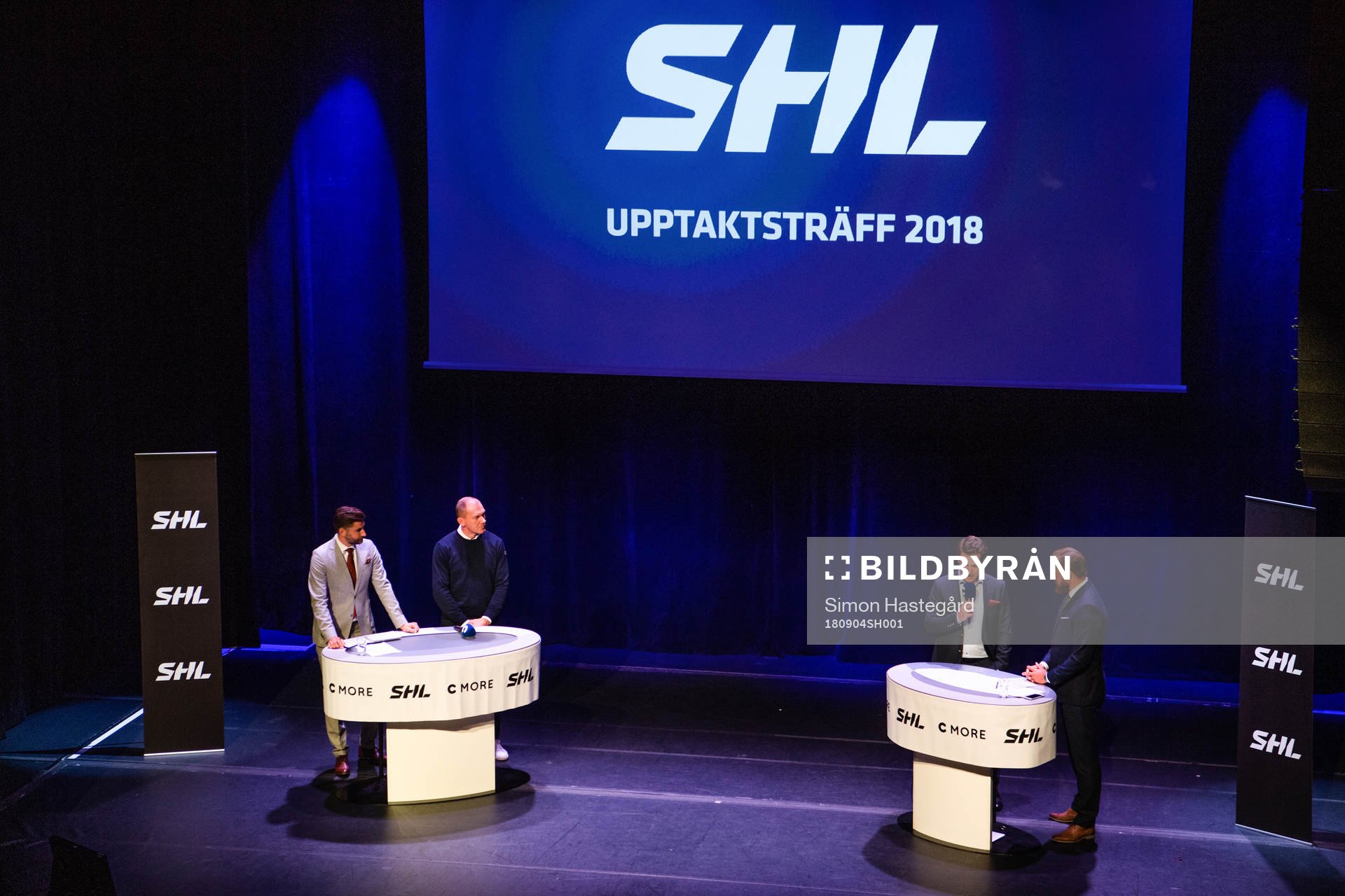 s tränare Johan Lindbom och Växjös tränare Sam Hallam