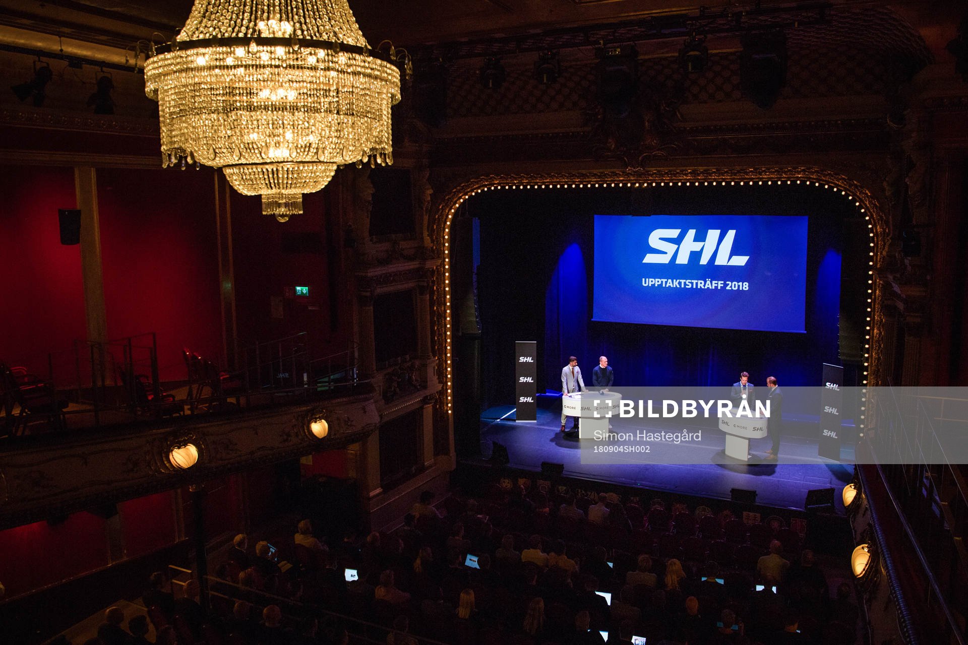 s tränare Johan Lindbom och Växjös tränare Sam Hallam