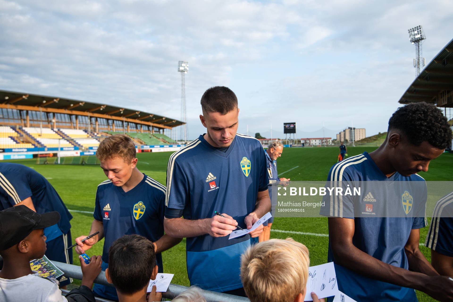 Joel Andersson, Oscar Linnér och Alexander Isak skriver
