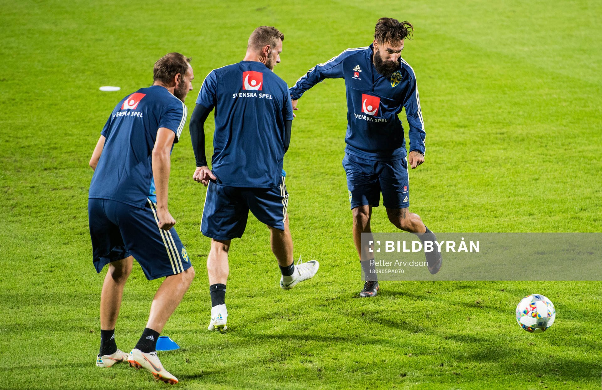 John Guidetti and Jimmy Durmaz of the Swedish national