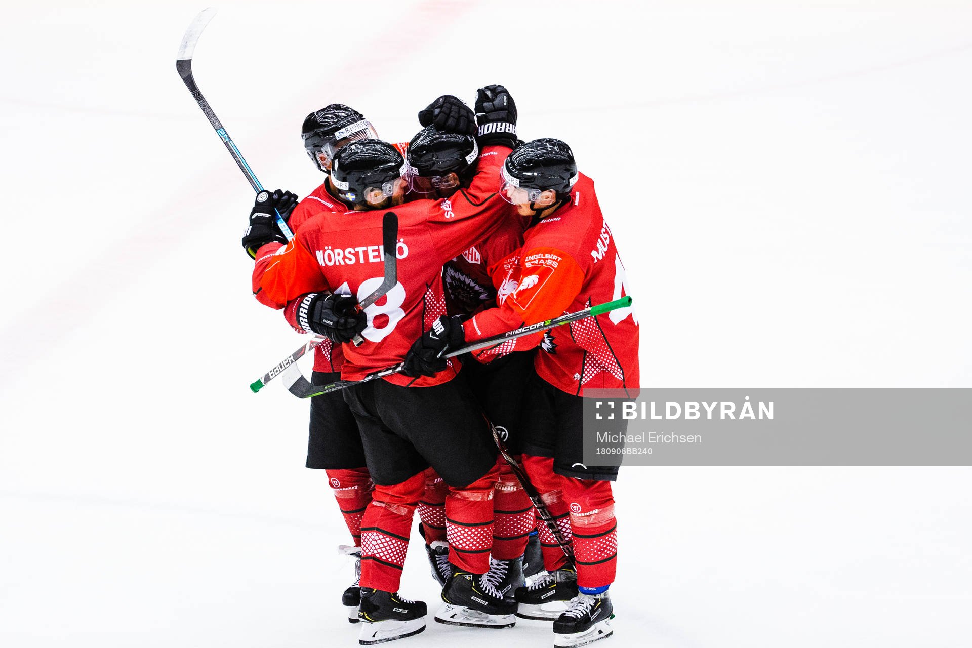 Viktor Ekbom celebrates with team mates