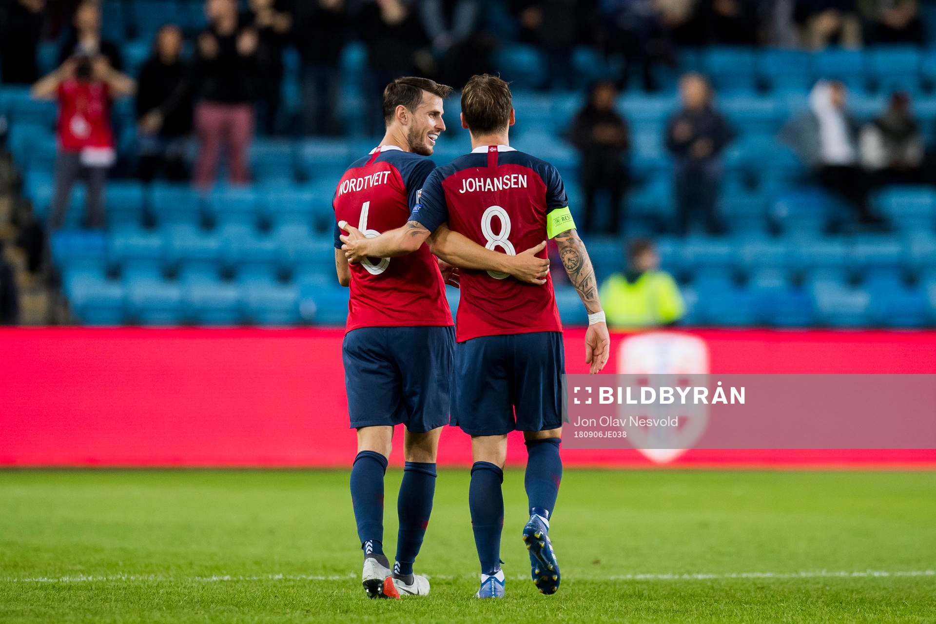 Stefan Johansen of Norway celebrates with his teammate