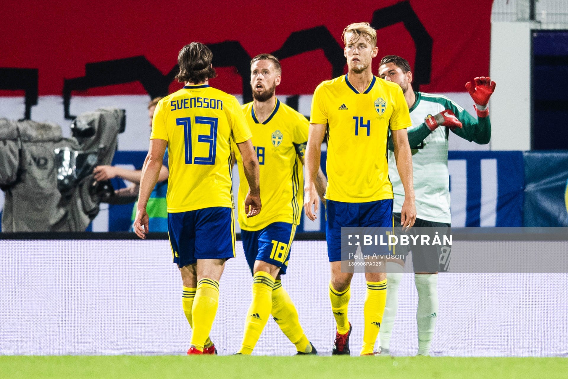 Pontus Jansson and Filip Helander looks dejected