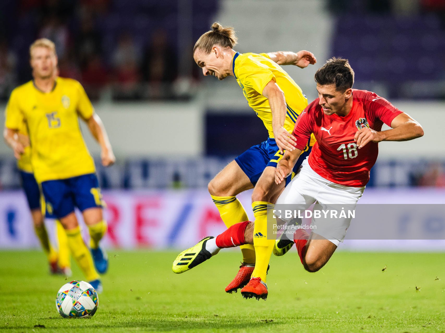 Niklas Hult of Sweden and Alessandro Schoepf of Austria competes for the ball during the international friendly football match between Austria and Sweden on September 6, 2018 in Wien.