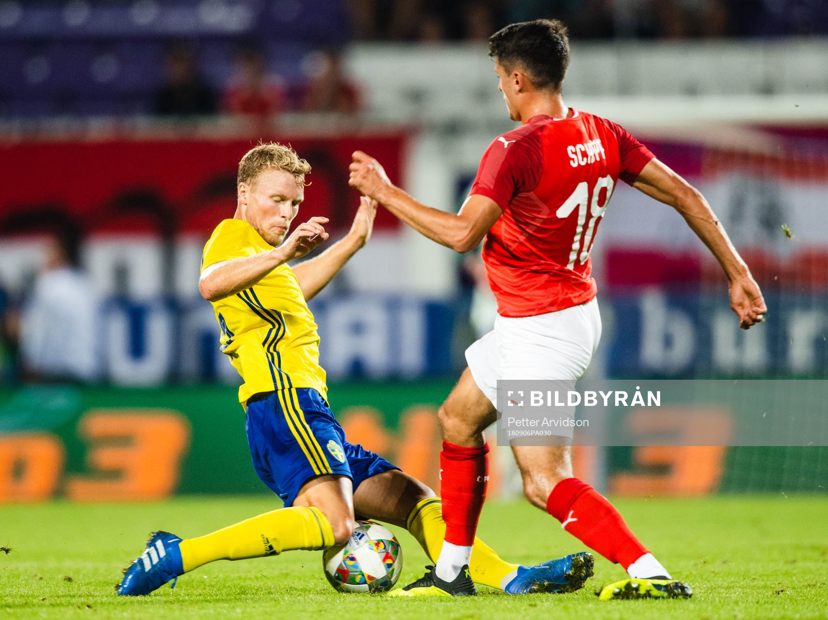 Oscar Hiljemark of Sweden and Alessandro Schoepf of Austria