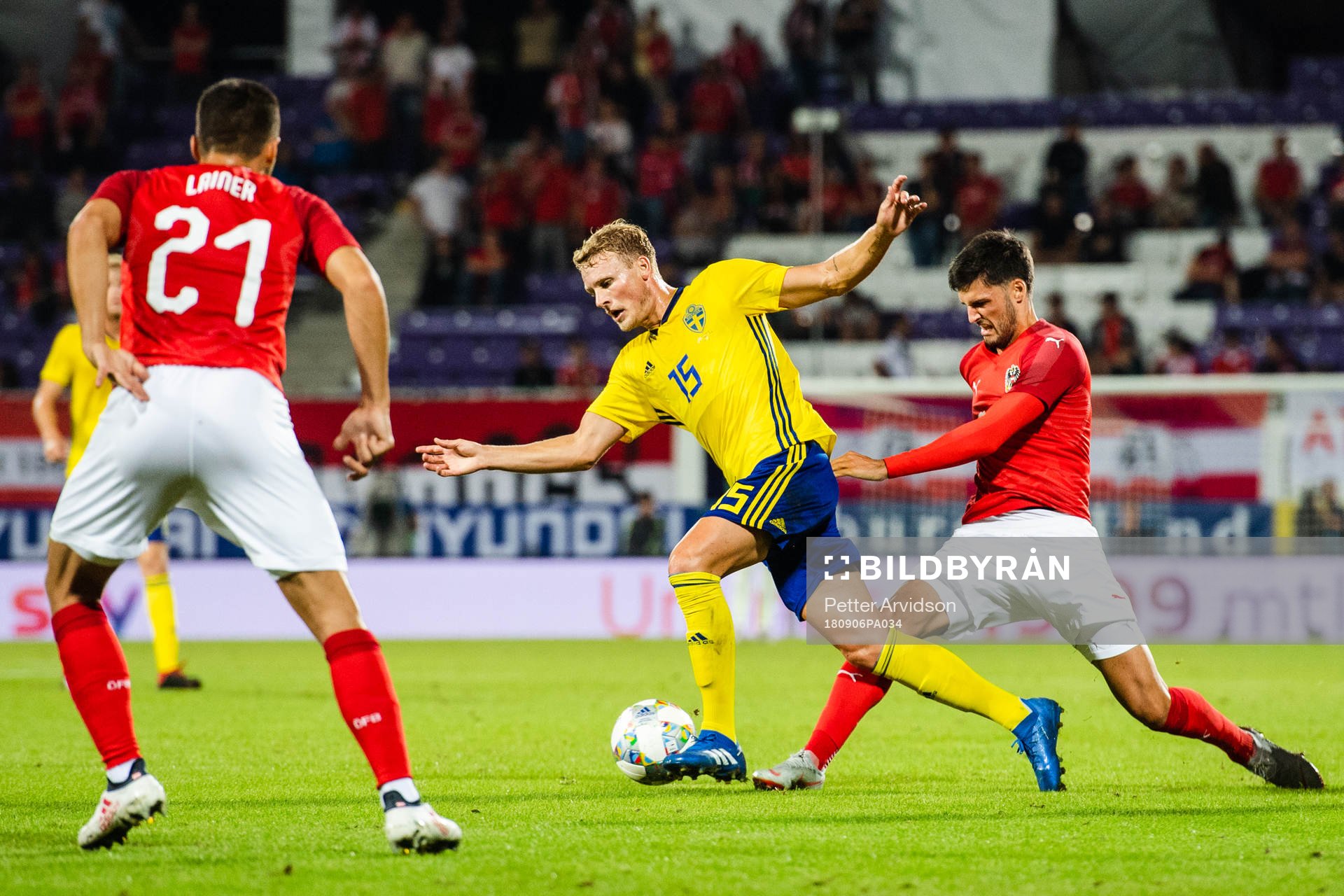 Oscar Hiljemark of Sweden and Alessandro Schoepf of Austria
