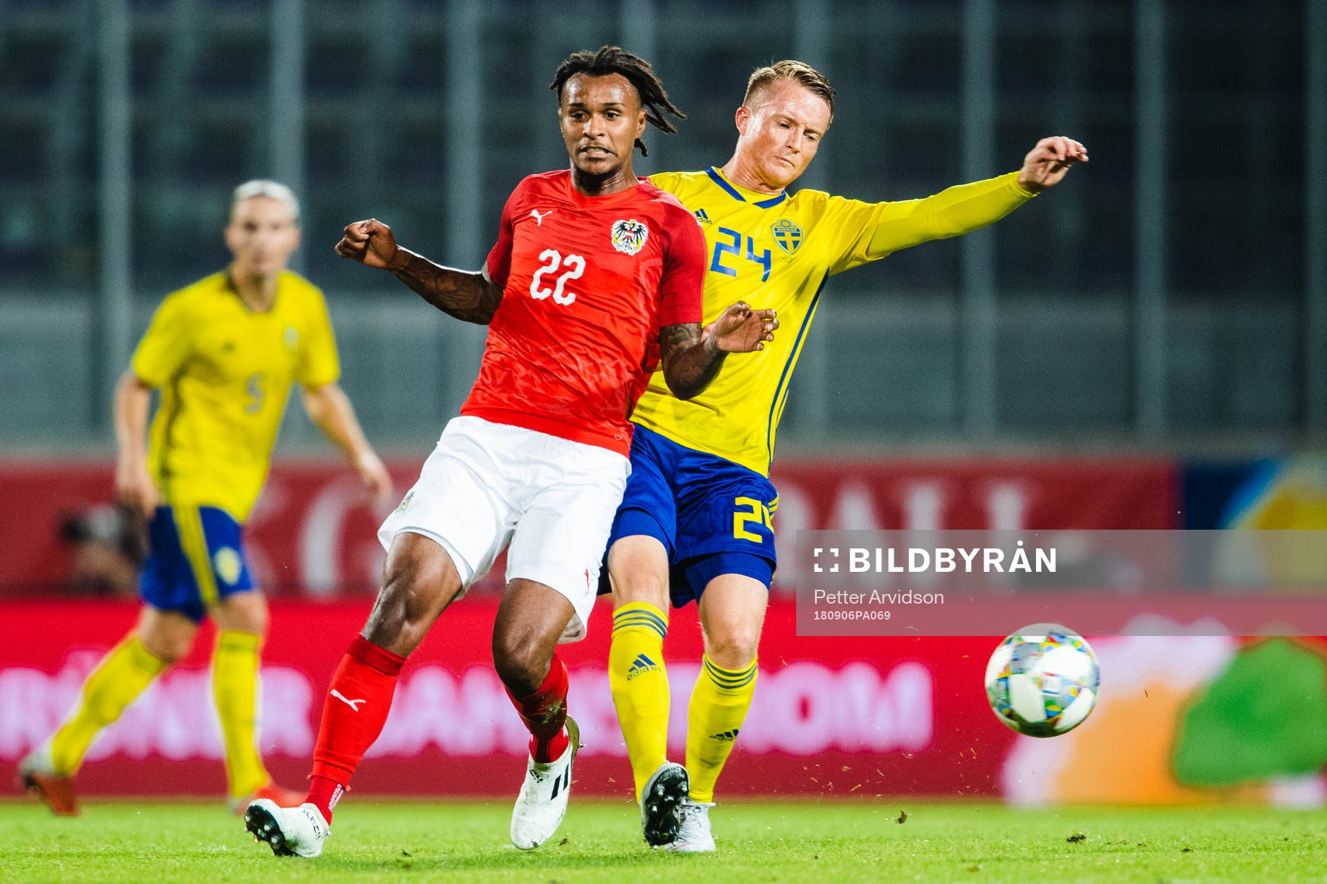 Valentino Lazaro of Austria and Sam Larssonof Sweden