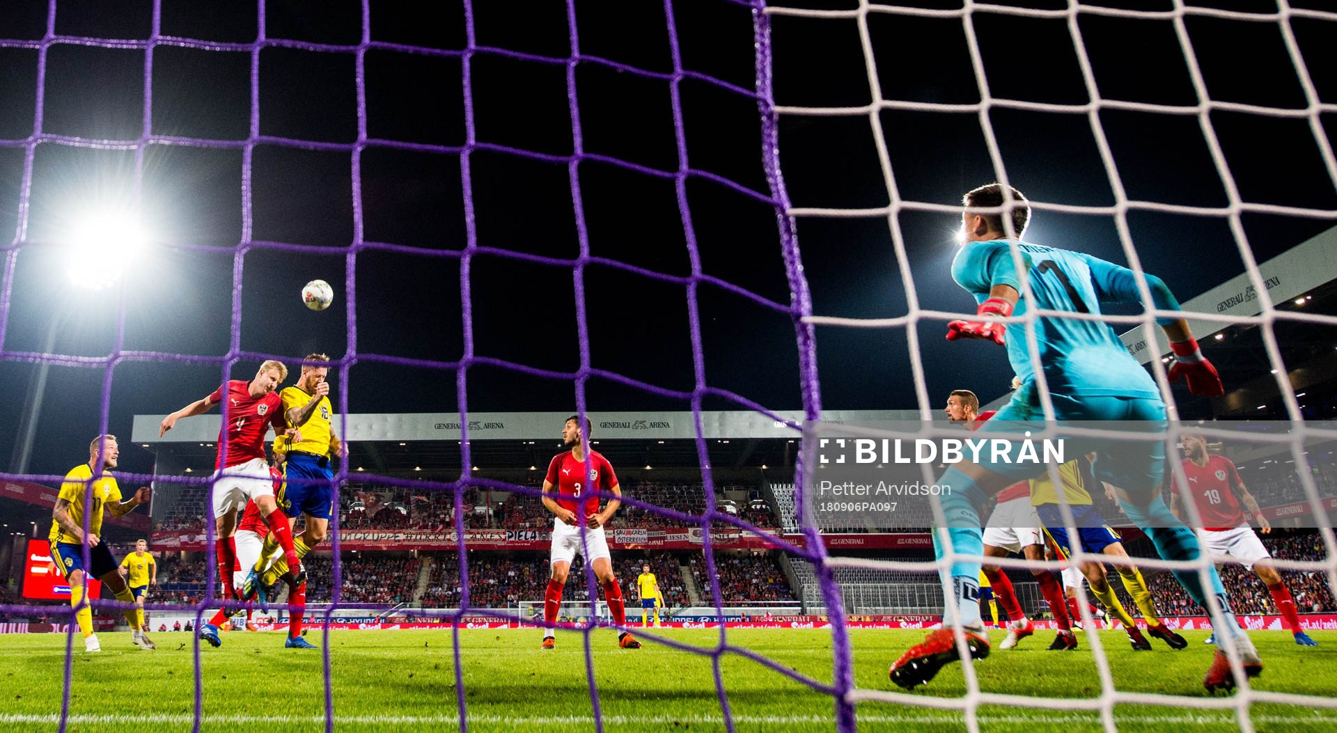 Pontus Jansson of Sweden in action with Martin Hinteregger of Austria in front of goalkeeper Heinz Lindner during the international friendly football match between Austria and Sweden on September 6, 2018 in Wien.