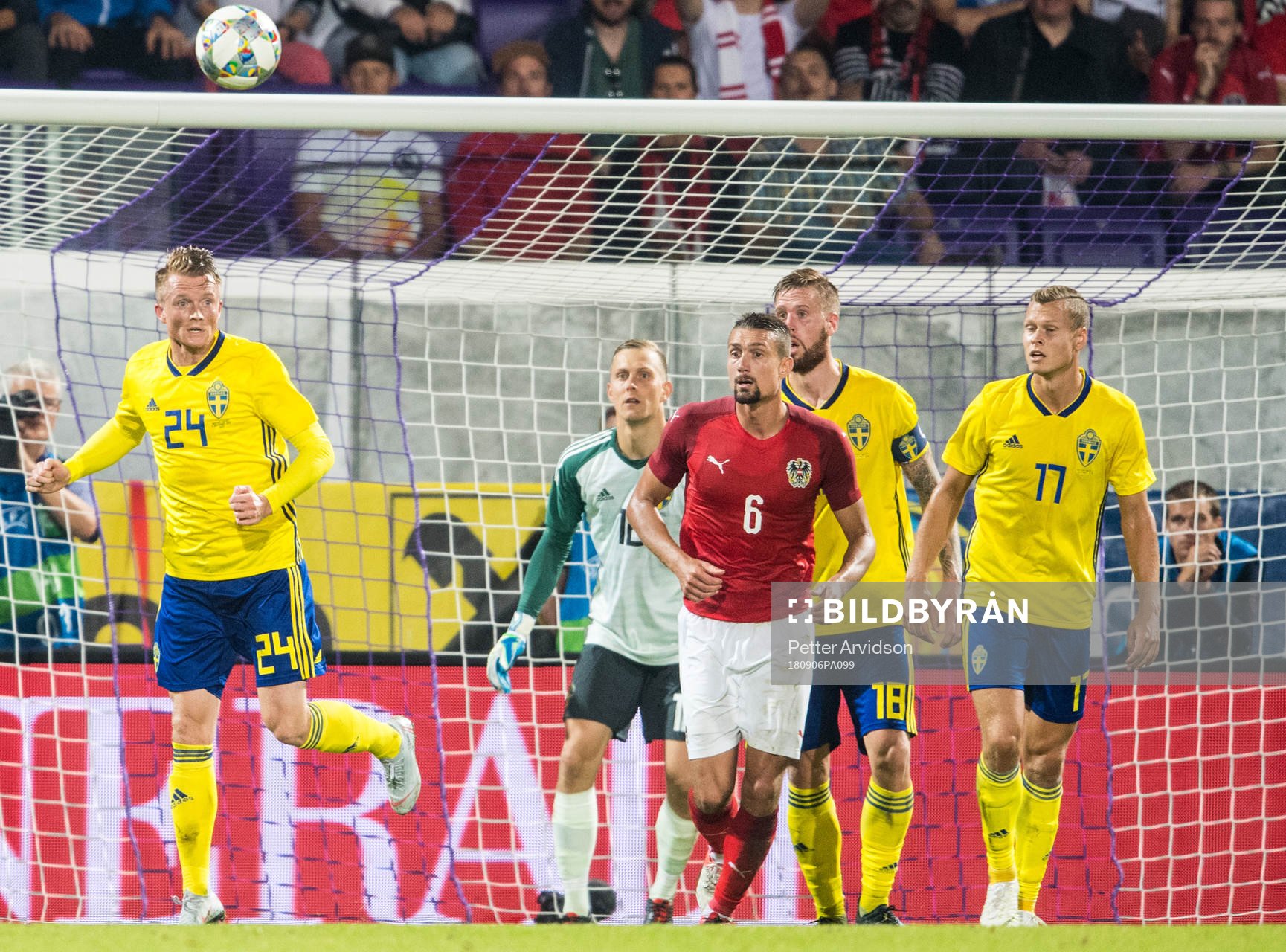 Sam Larsson, goalkeeper Karl-Johan Johnsson, Pontus