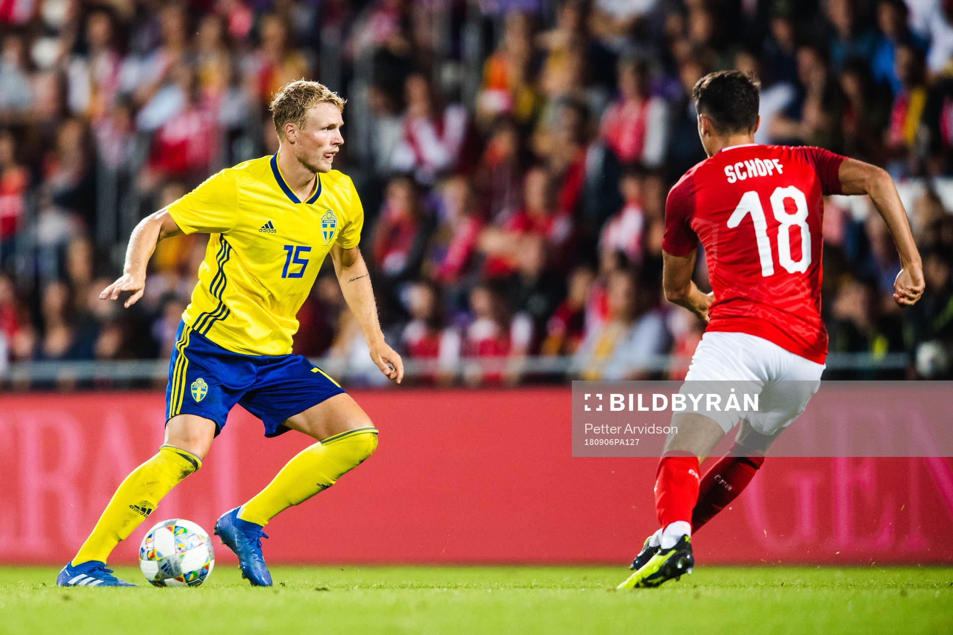 Oscar Hiljemark of Sweden and Alessandro Schoepf of Austria